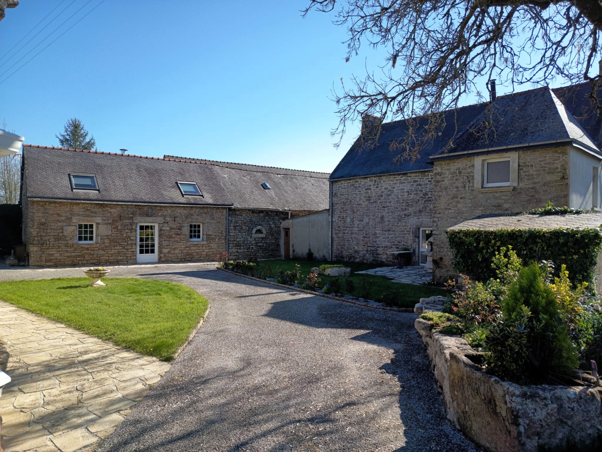Propriété en France à vendre à Scaër, Finistère - €916 900 - photo 