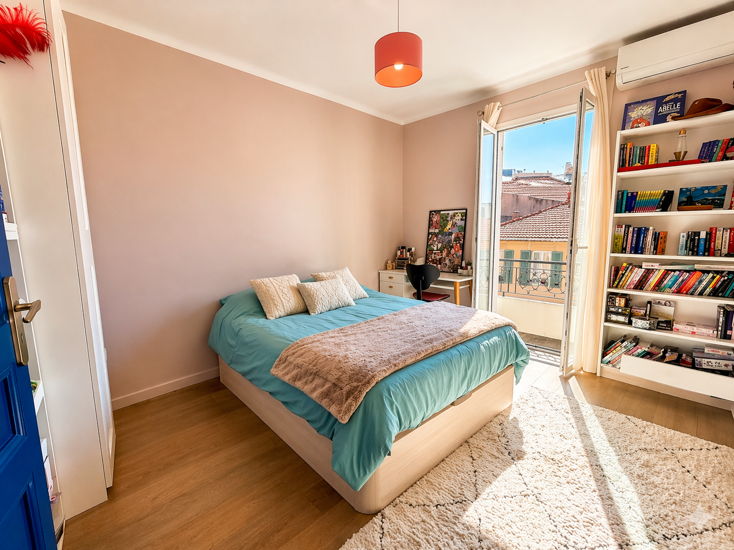 French property for sale in Antibes, Alpes-Maritimes - €820,000 - photo 