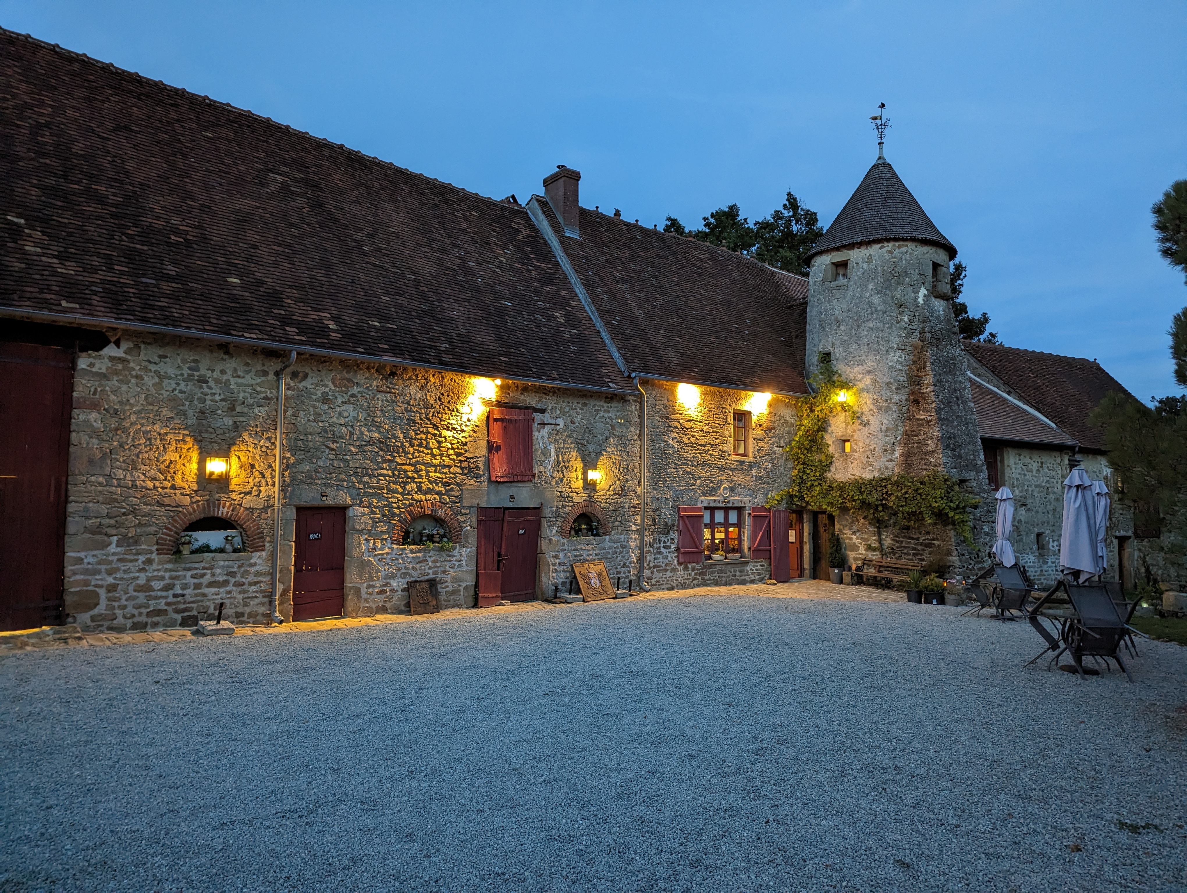 Propriété en France à vendre à Arnac-la-Poste, Haute-Vienne - €401 740 - photo 