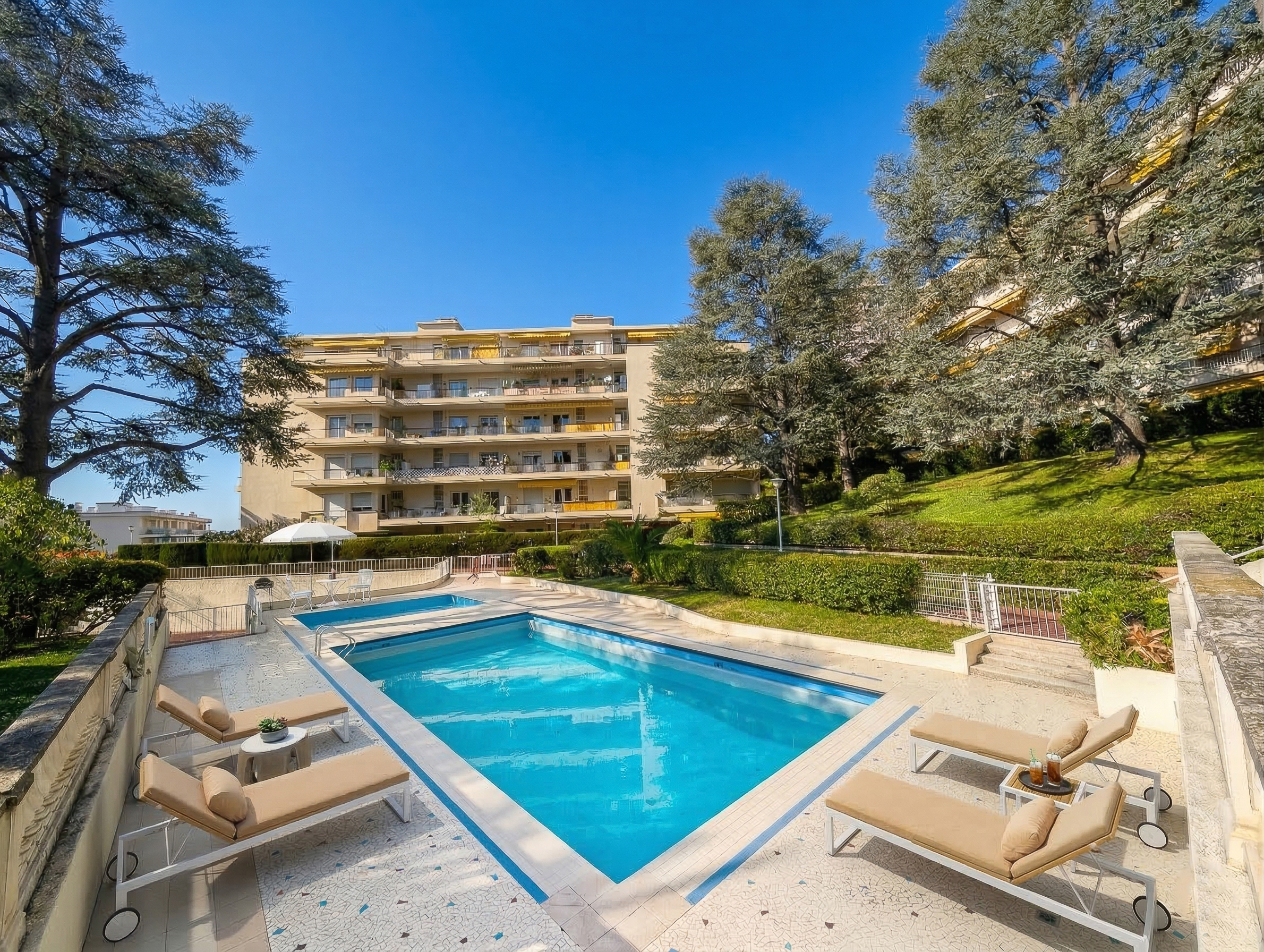 French property for sale in Nice, Alpes-Maritimes - €790,000 - photo 