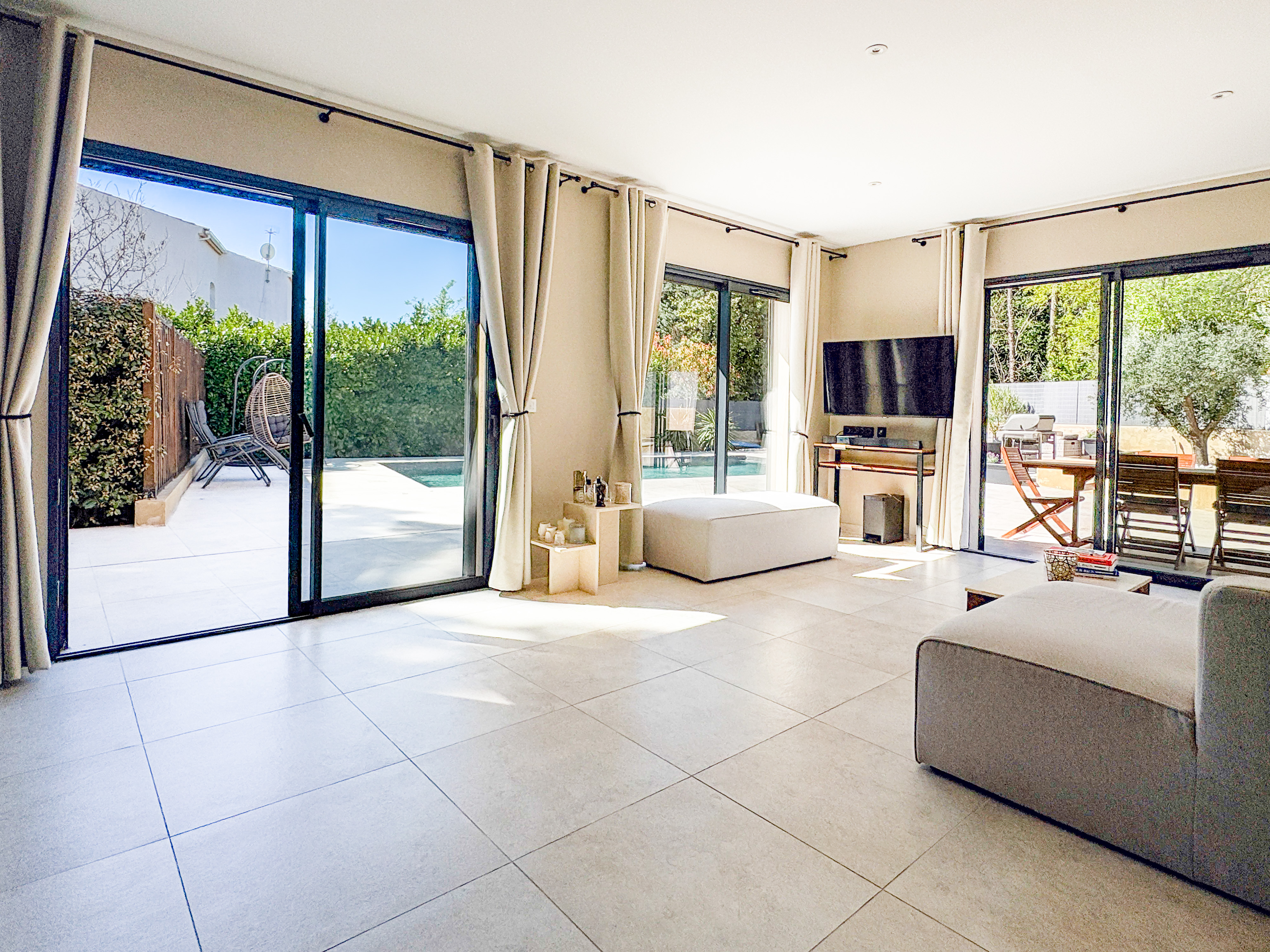 French property for sale in Aix-en-Provence, Bouches-du-Rhône - €1,150,000 - photo 