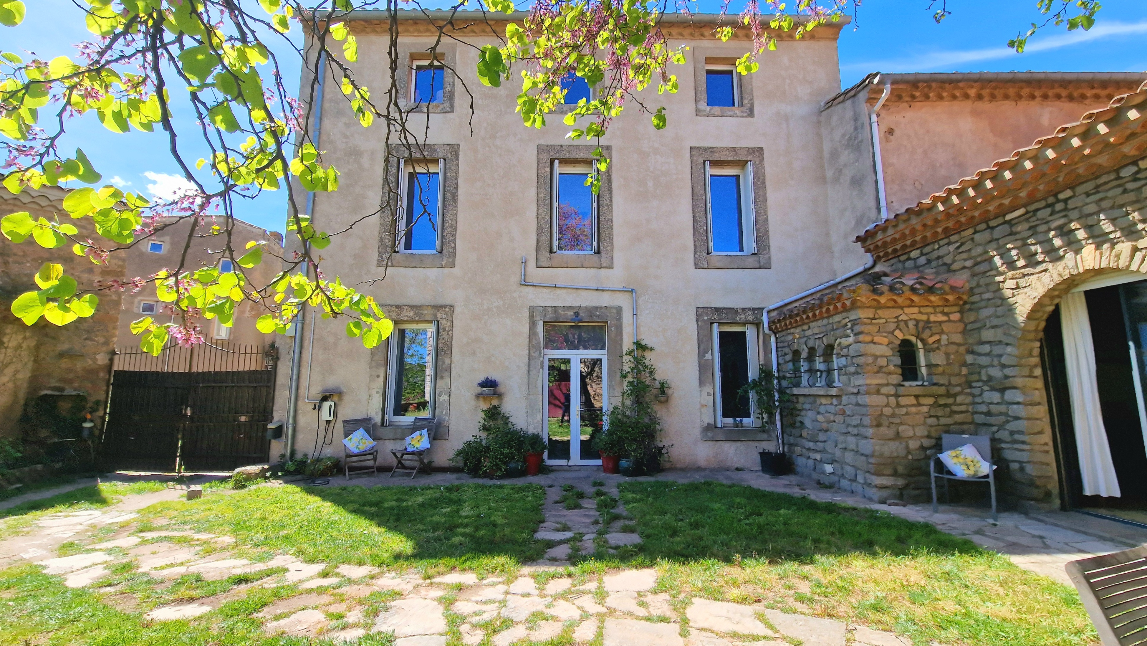 French property for sale in Moux, Aude - €450,000 - photo 