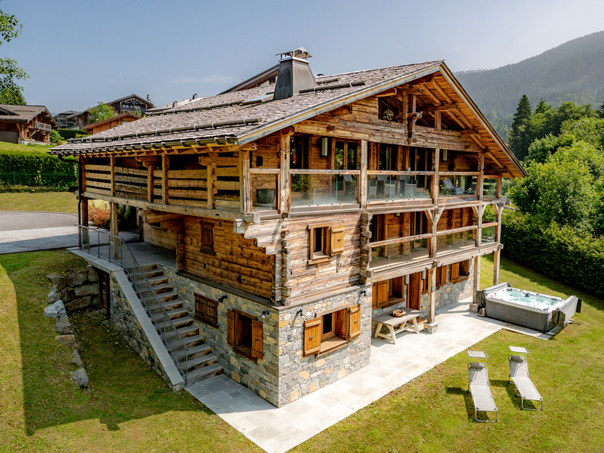 French property for sale in Arâches-la-Frasse, Haute-Savoie - €2,250,000 - photo 