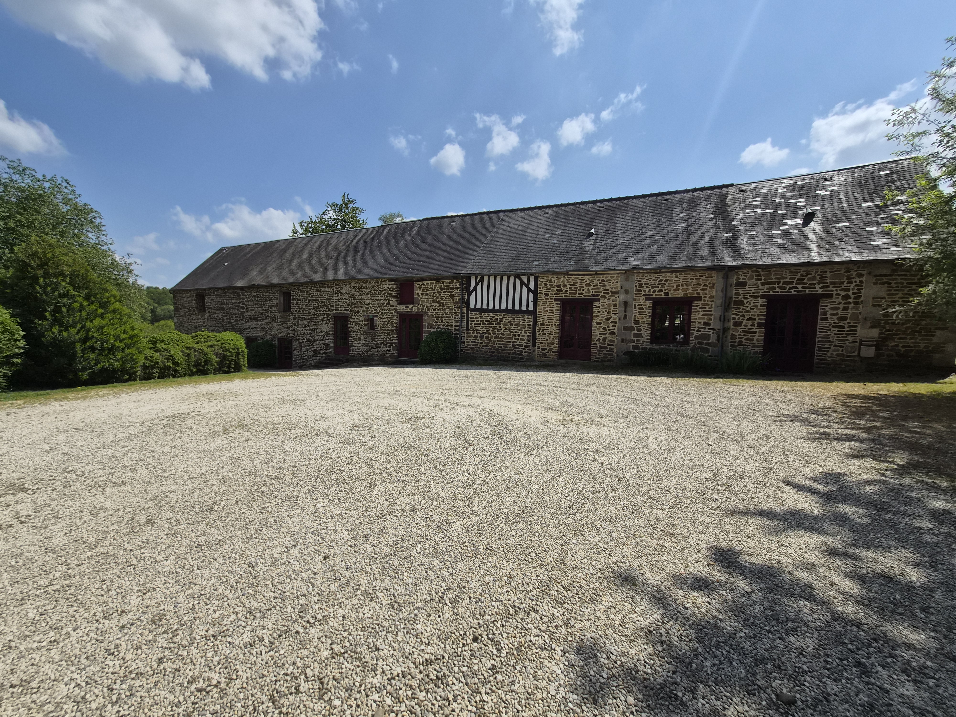 Propriété en France à vendre à Saint-Bômer-les-Forges, Orne - €1 484 000 - photo 