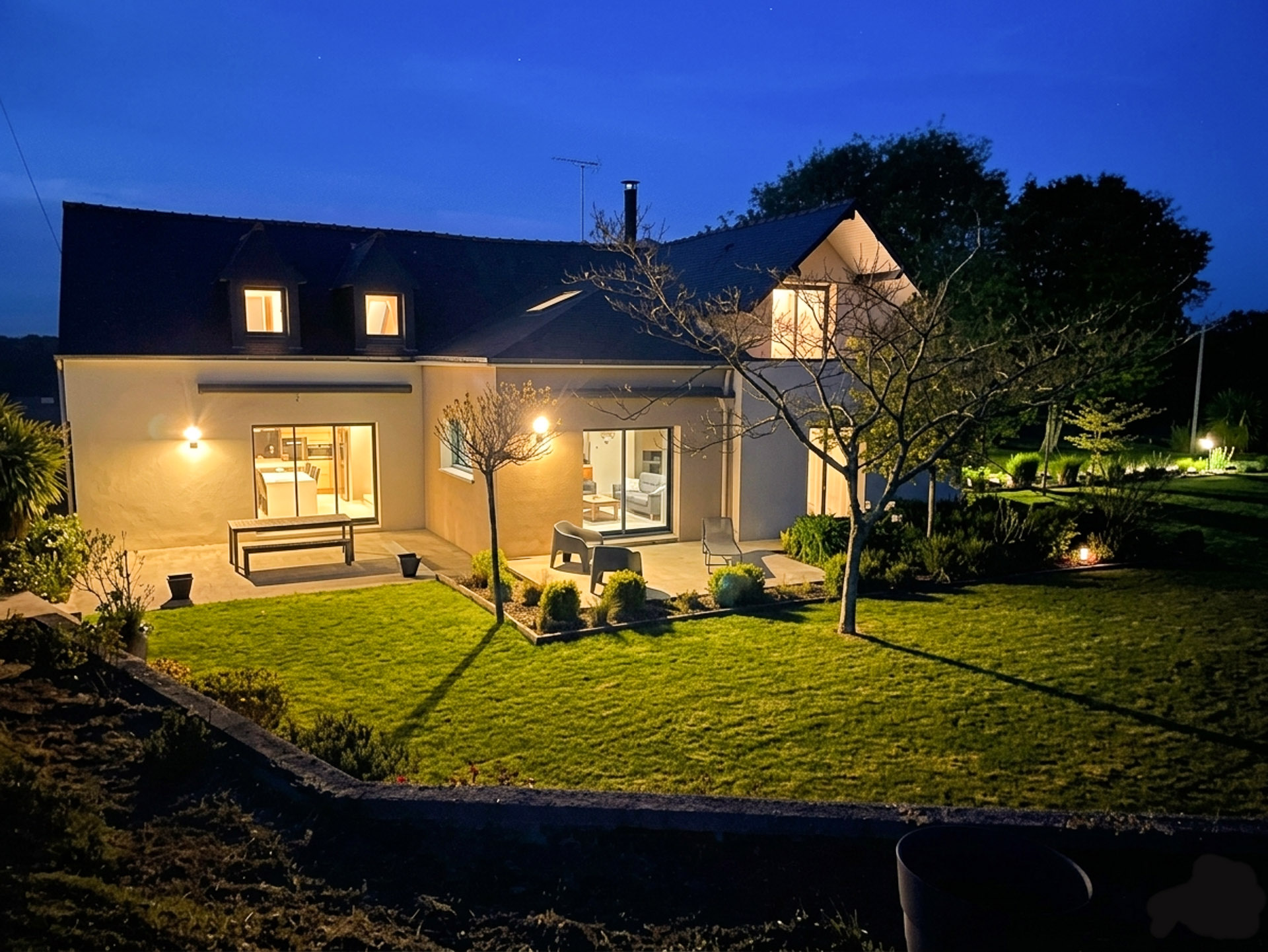 French property for sale in Lescouët-Gouarec, Côtes-d'Armor - €874,500 - photo 