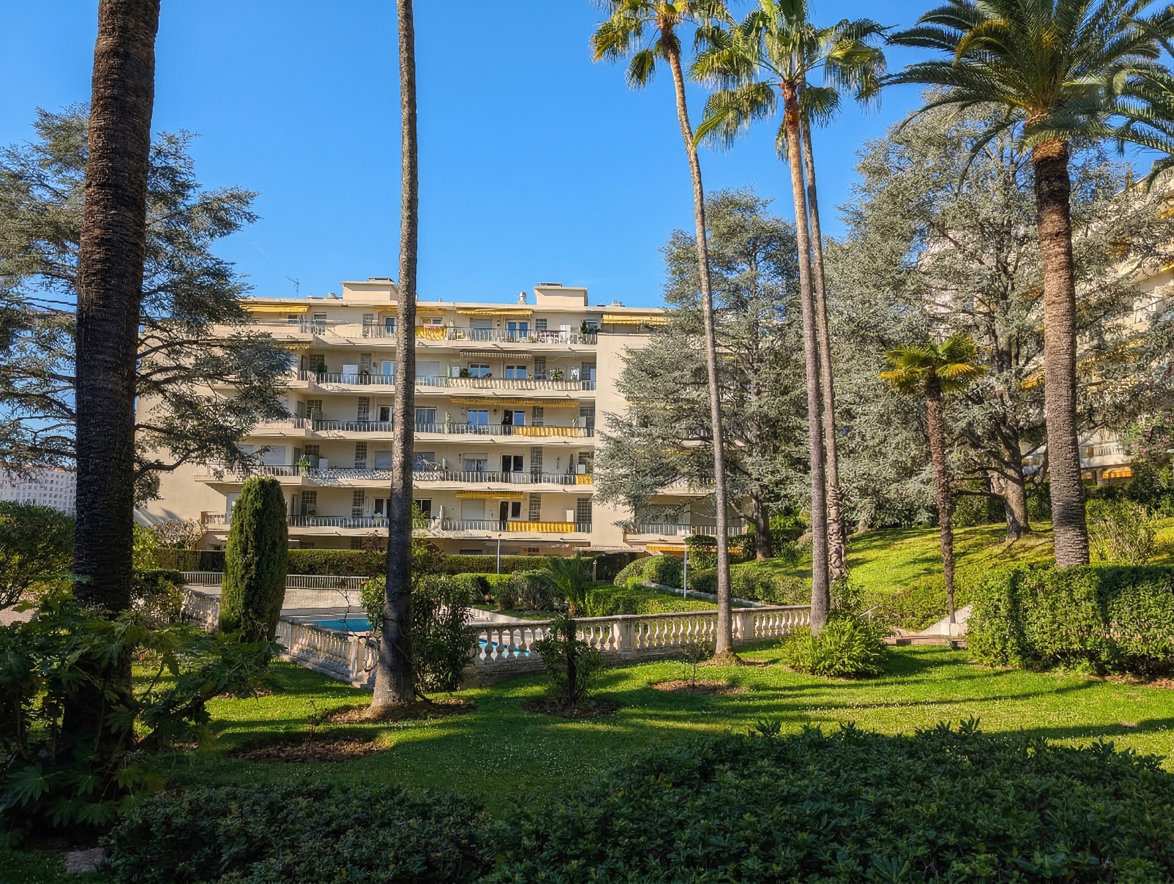 French property for sale in Nice, Alpes-Maritimes - €790,000 - photo 
