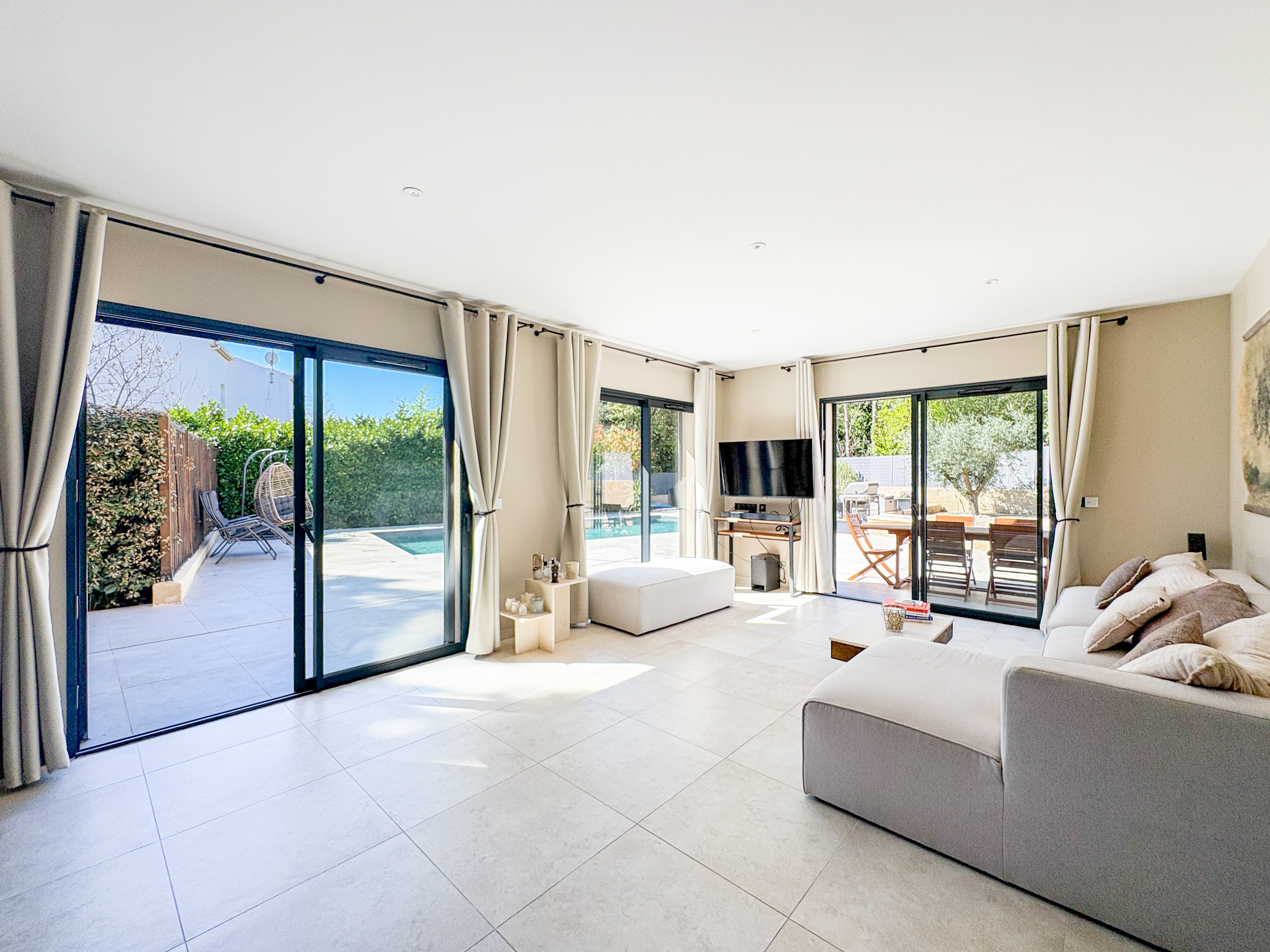 French property for sale in Aix-en-Provence, Bouches-du-Rhône - €1,150,000 - photo 