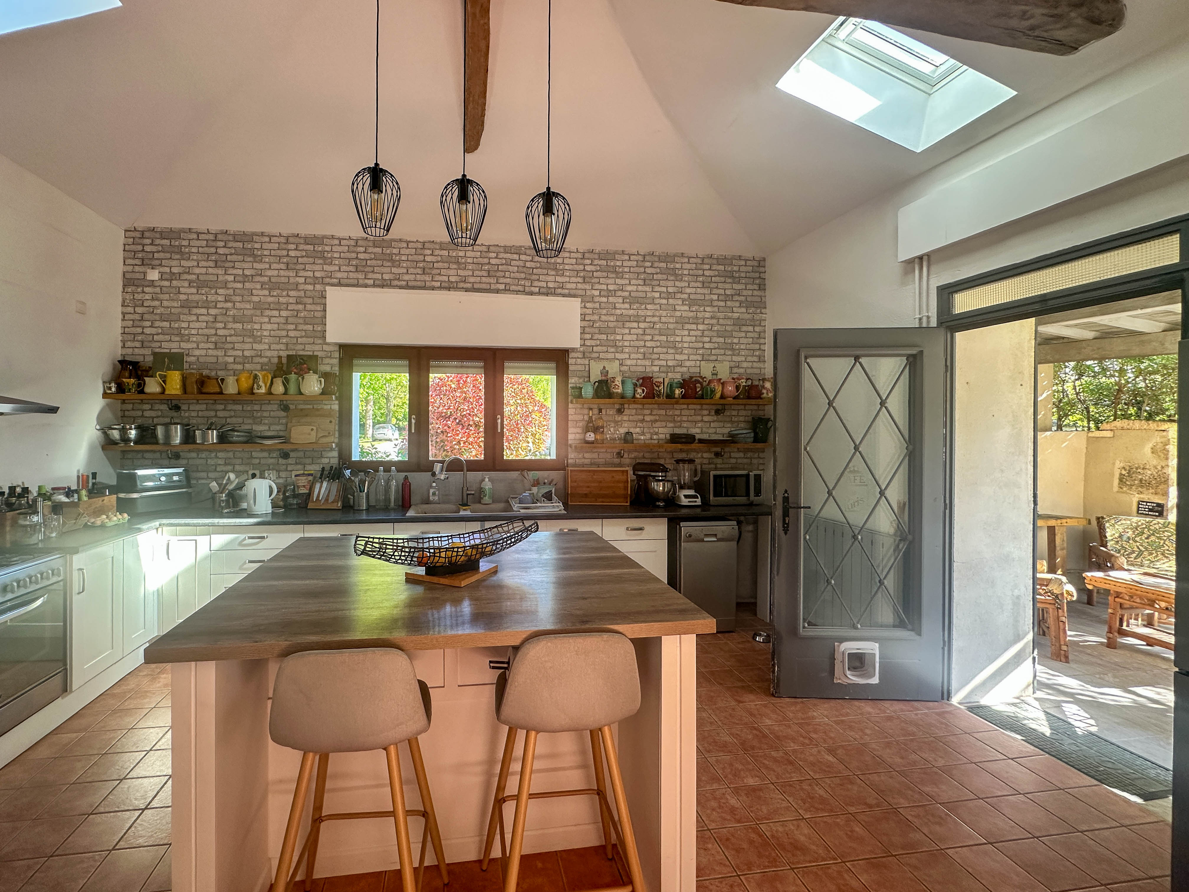 Propriété en France à vendre à Mons, Charente-Maritime - €595 000 - photo 