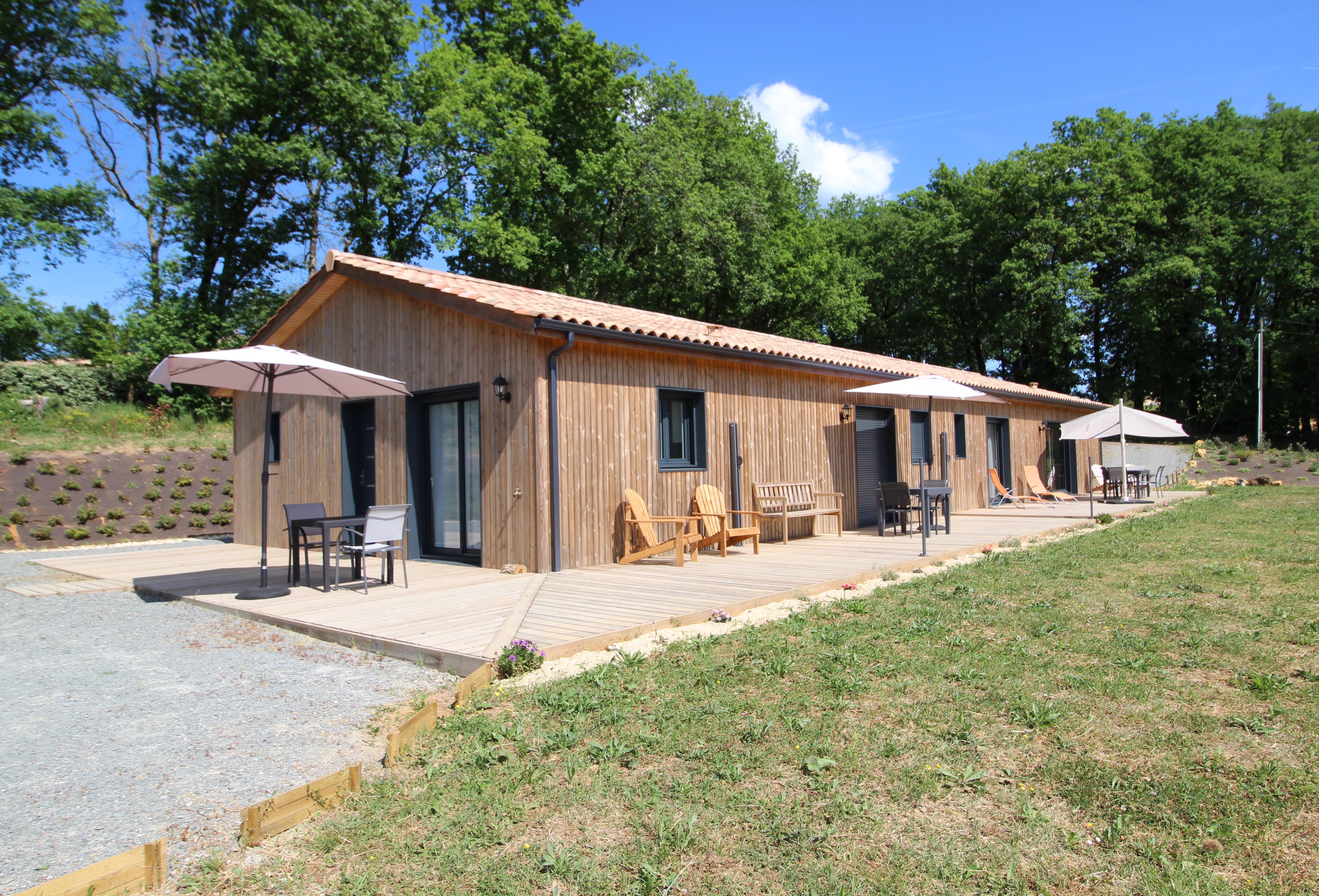 Property with 3 newly built wooden classified gîtes, designed with an eco-friendly approach à Rudeau-Ladosse