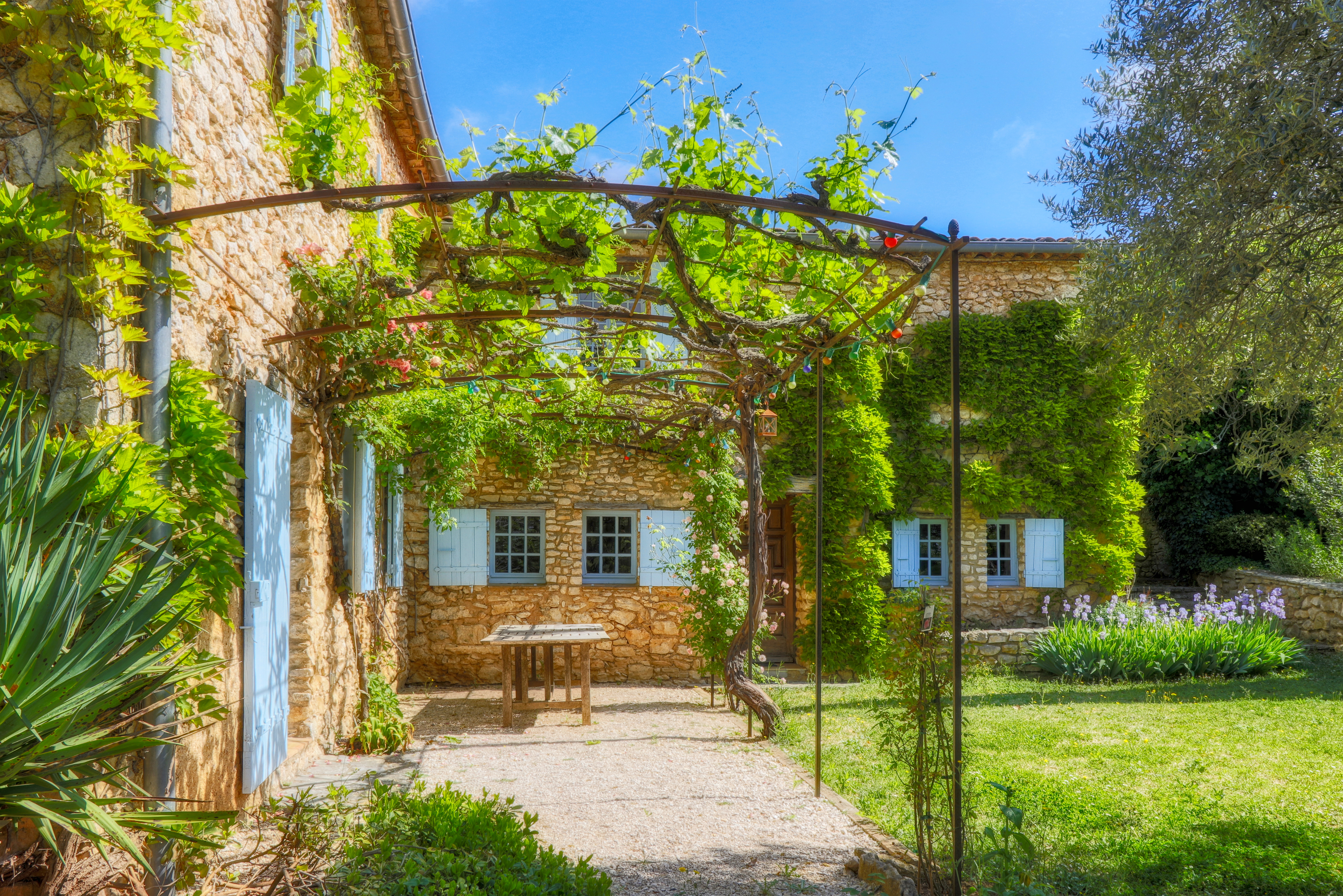 French property for sale in Villars, Vaucluse - €680,000 - photo 