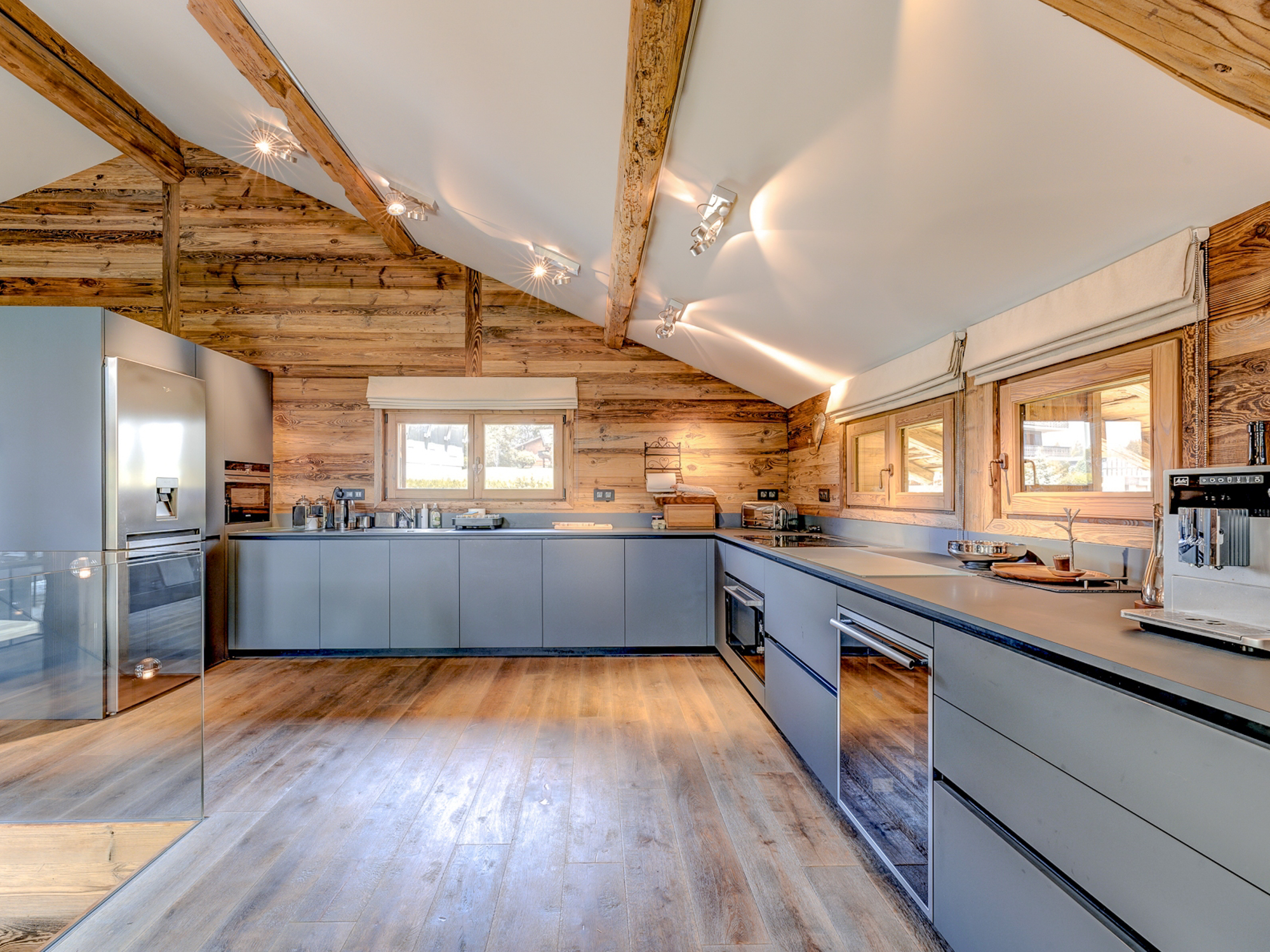 French property for sale in Arâches-la-Frasse, Haute-Savoie - €2,250,000 - photo 