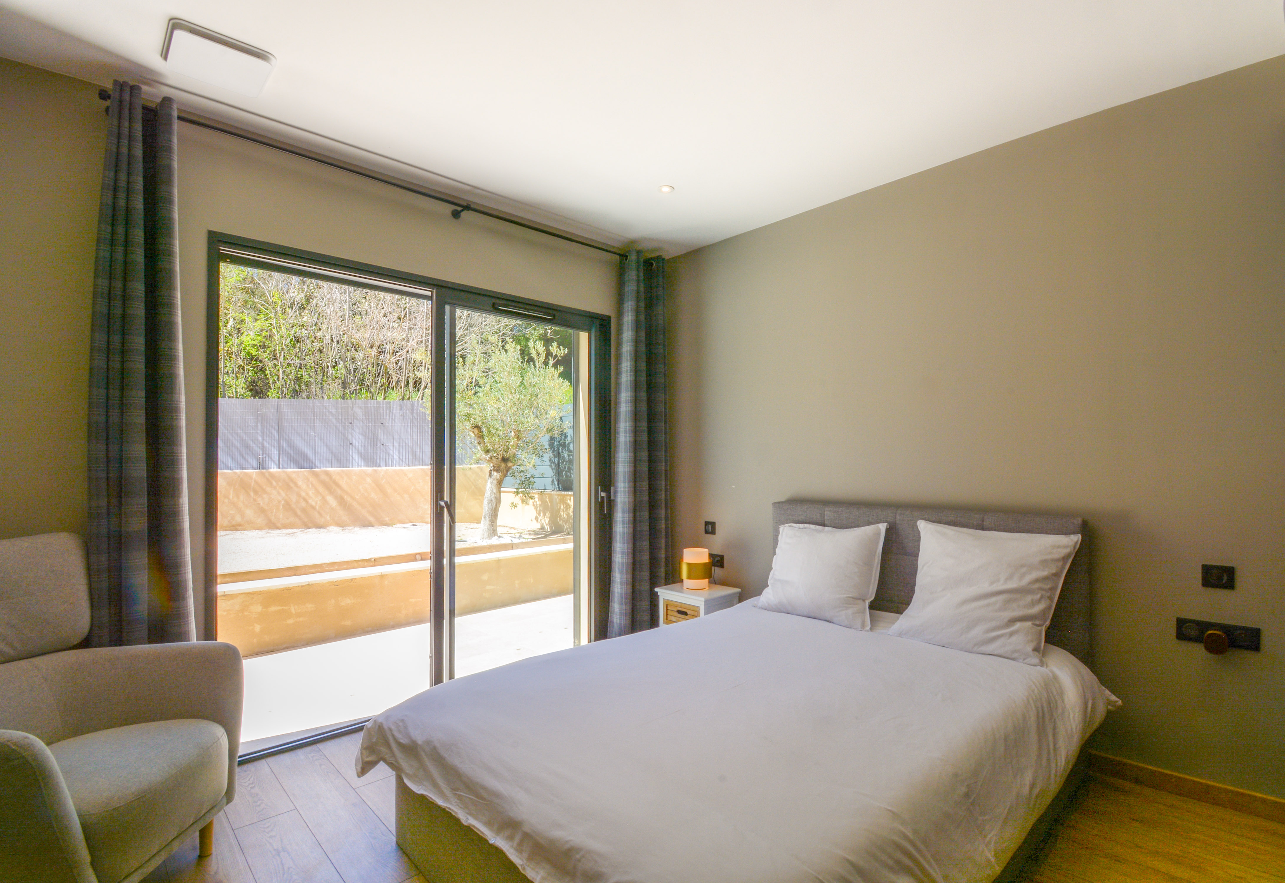 French property for sale in Aix-en-Provence, Bouches-du-Rhône - €1,150,000 - photo 