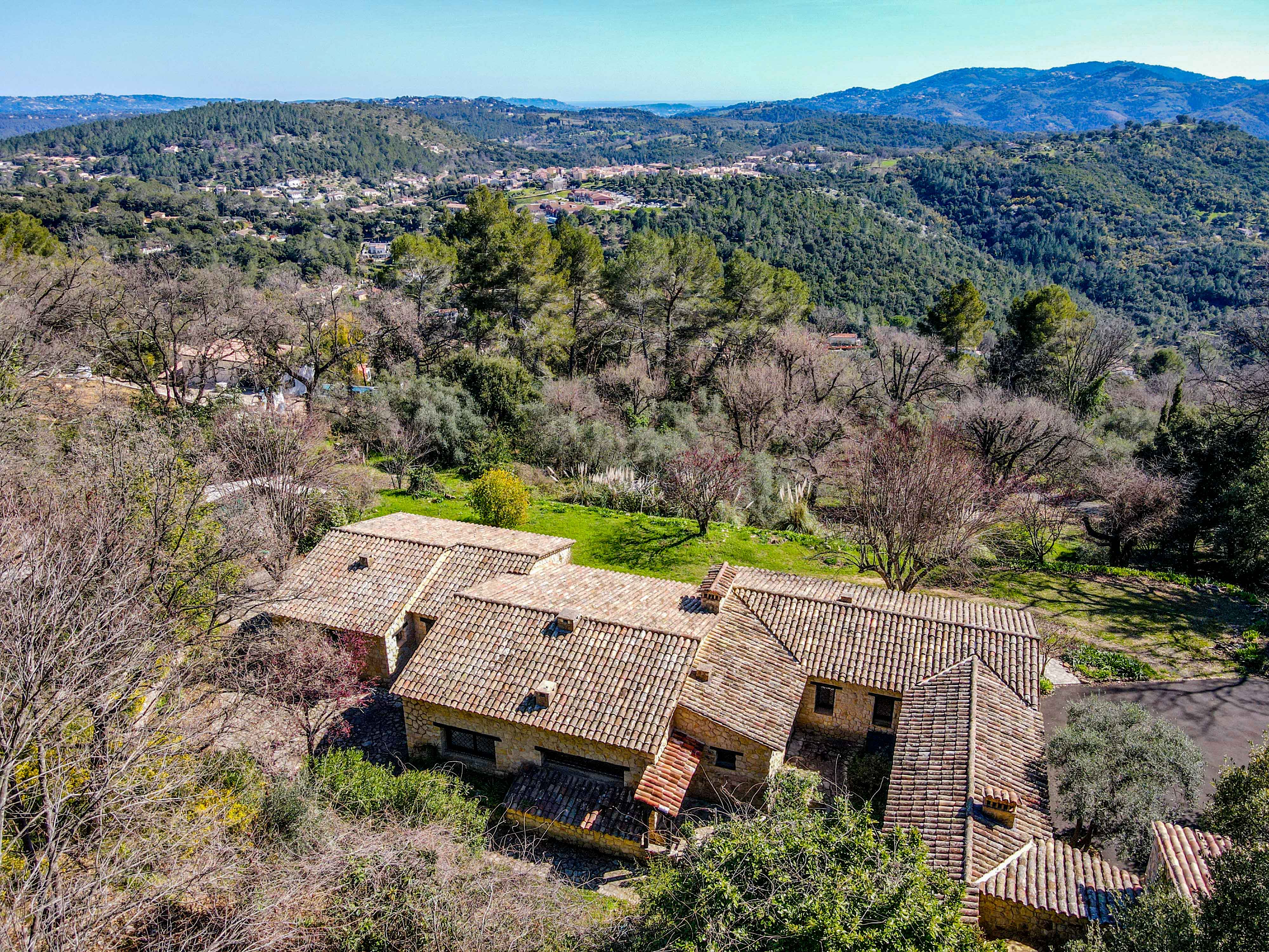 French property for sale in Le Tignet, Alpes-Maritimes - €1,990,000 - photo 