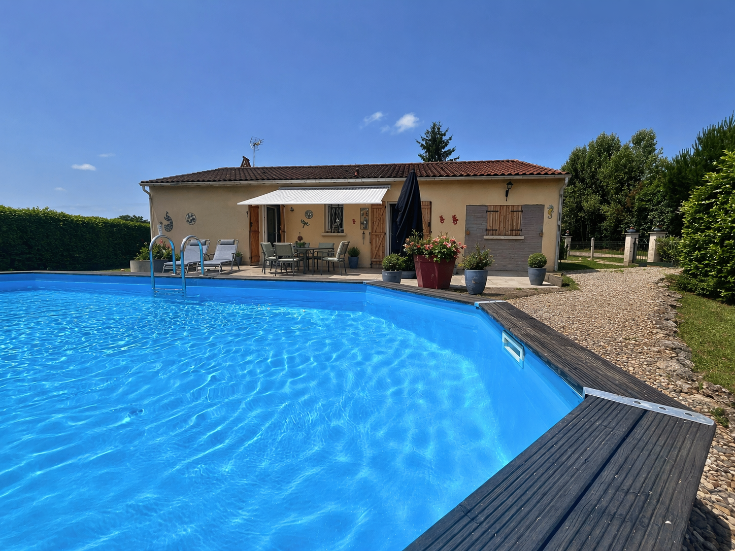 Delightful single-storey home with a pool, fabulous large garden and near Eymet! à Eymet