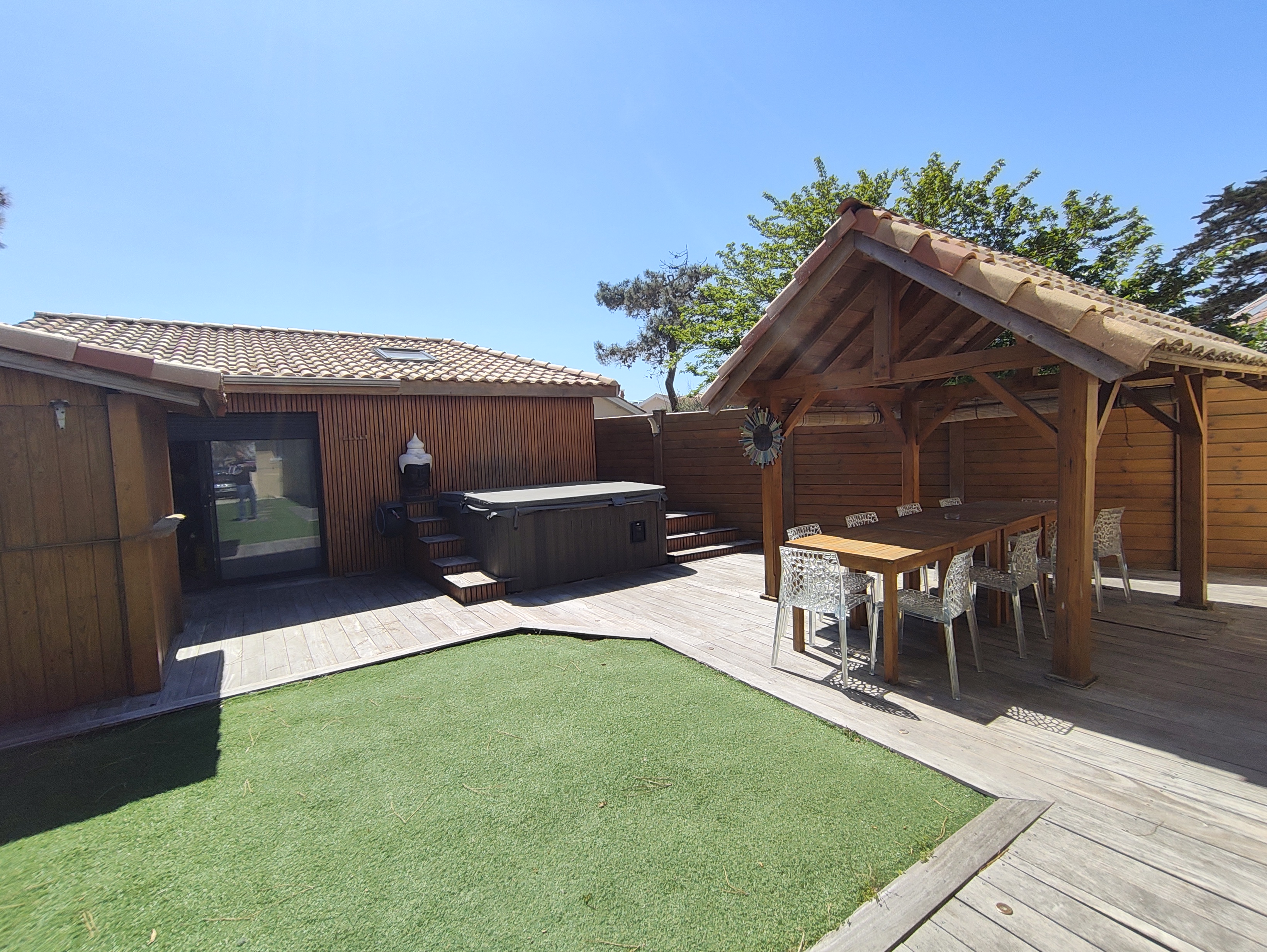 French property for sale in Lacanau, Gironde - €997,500 - photo 