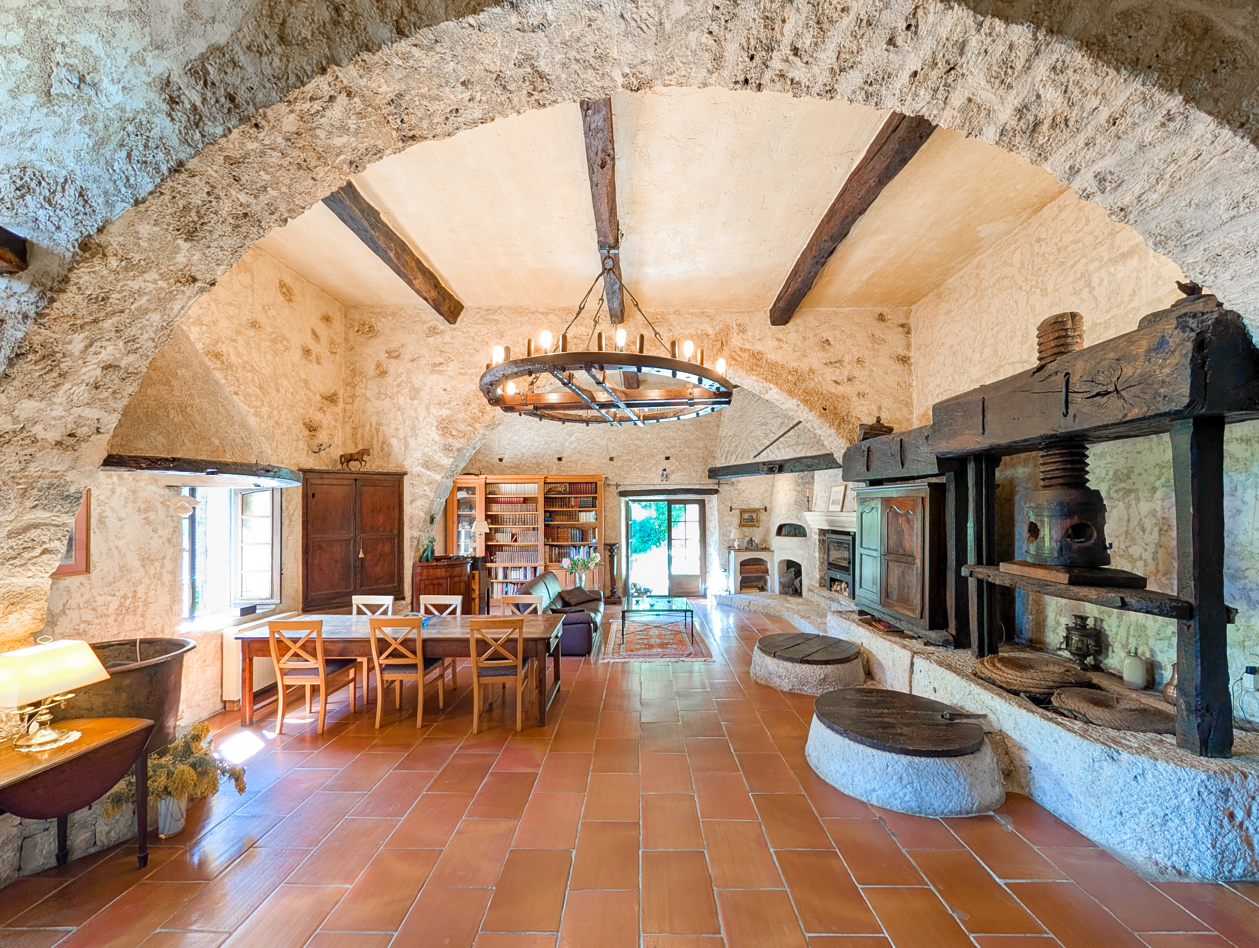 French property for sale in Carros, Alpes-Maritimes - €945,000 - photo 