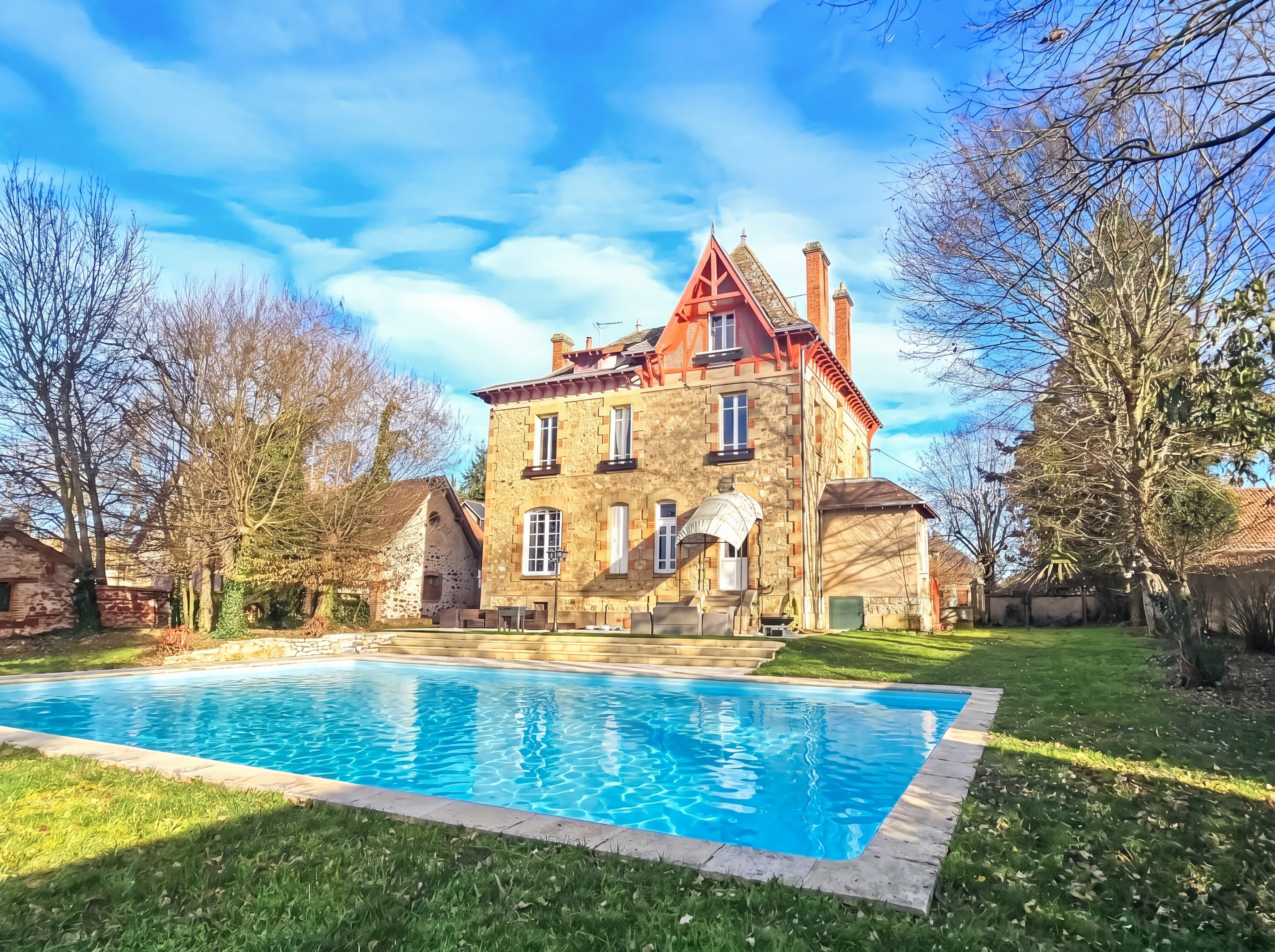 French property for sale in Cosne-d'Allier, Allier - €424,000 - photo 