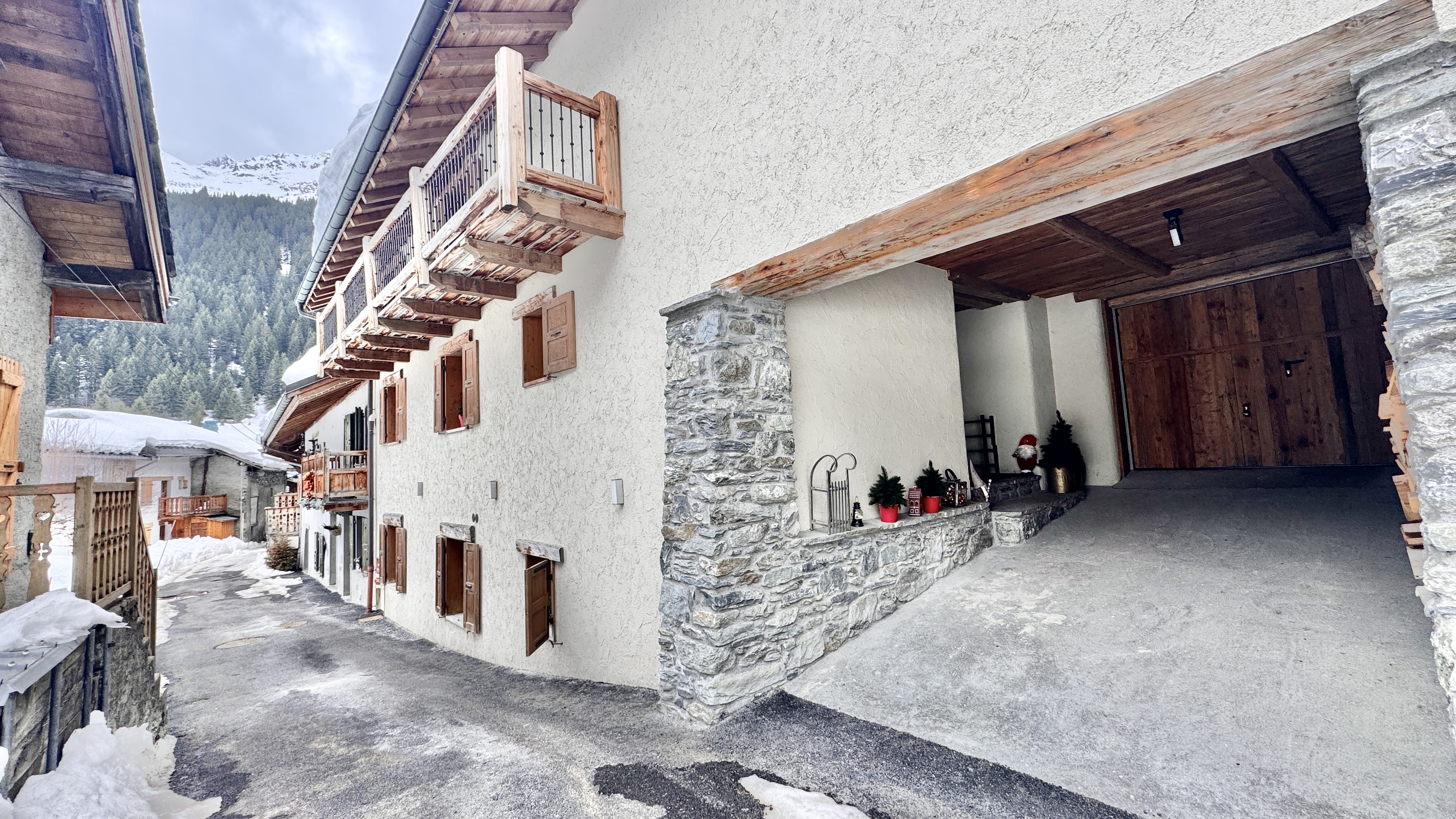 French property for sale in Champagny-en-Vanoise, Savoie - €2,500,000 - photo 