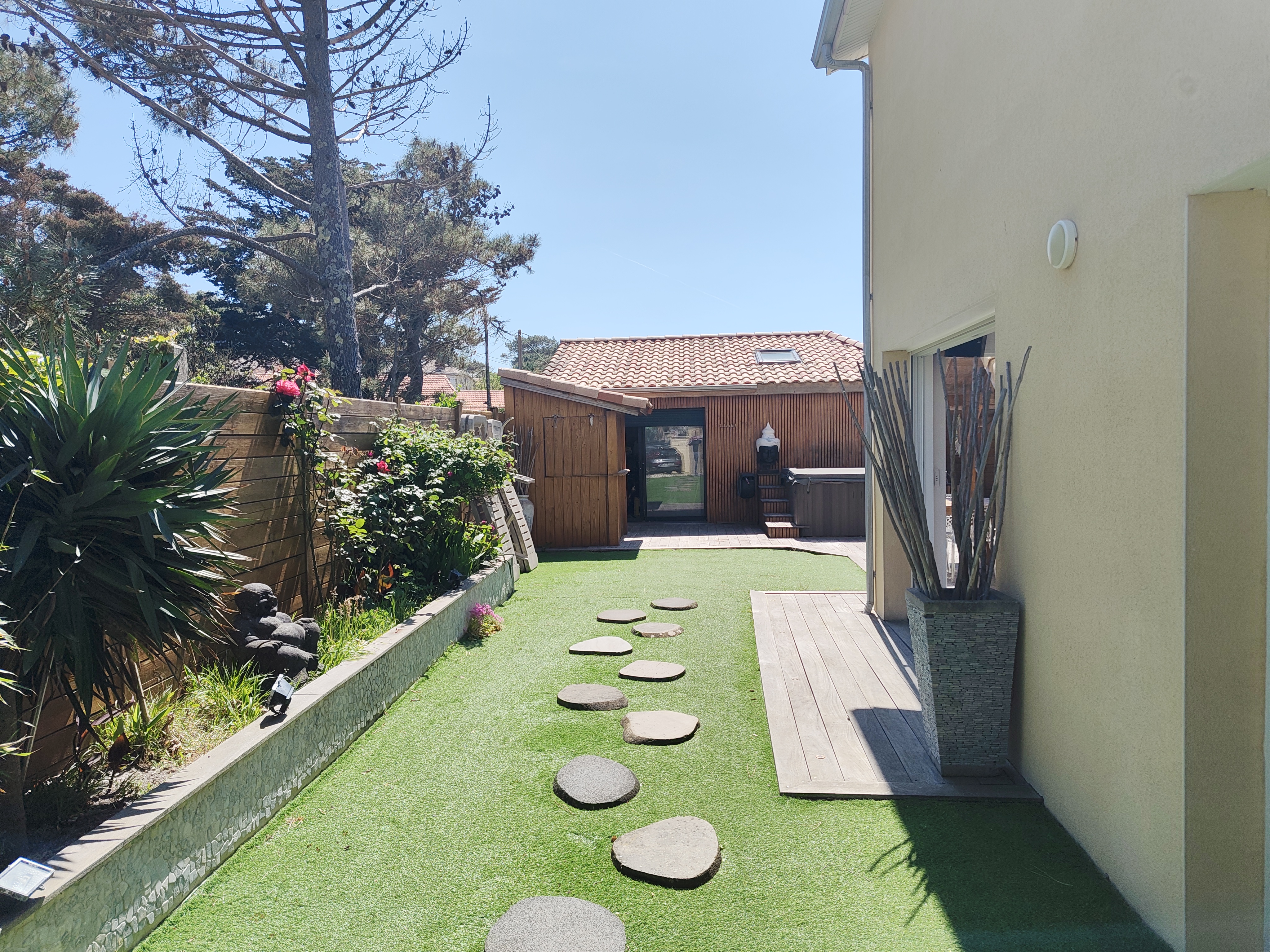 French property for sale in Lacanau, Gironde - €997,500 - photo 