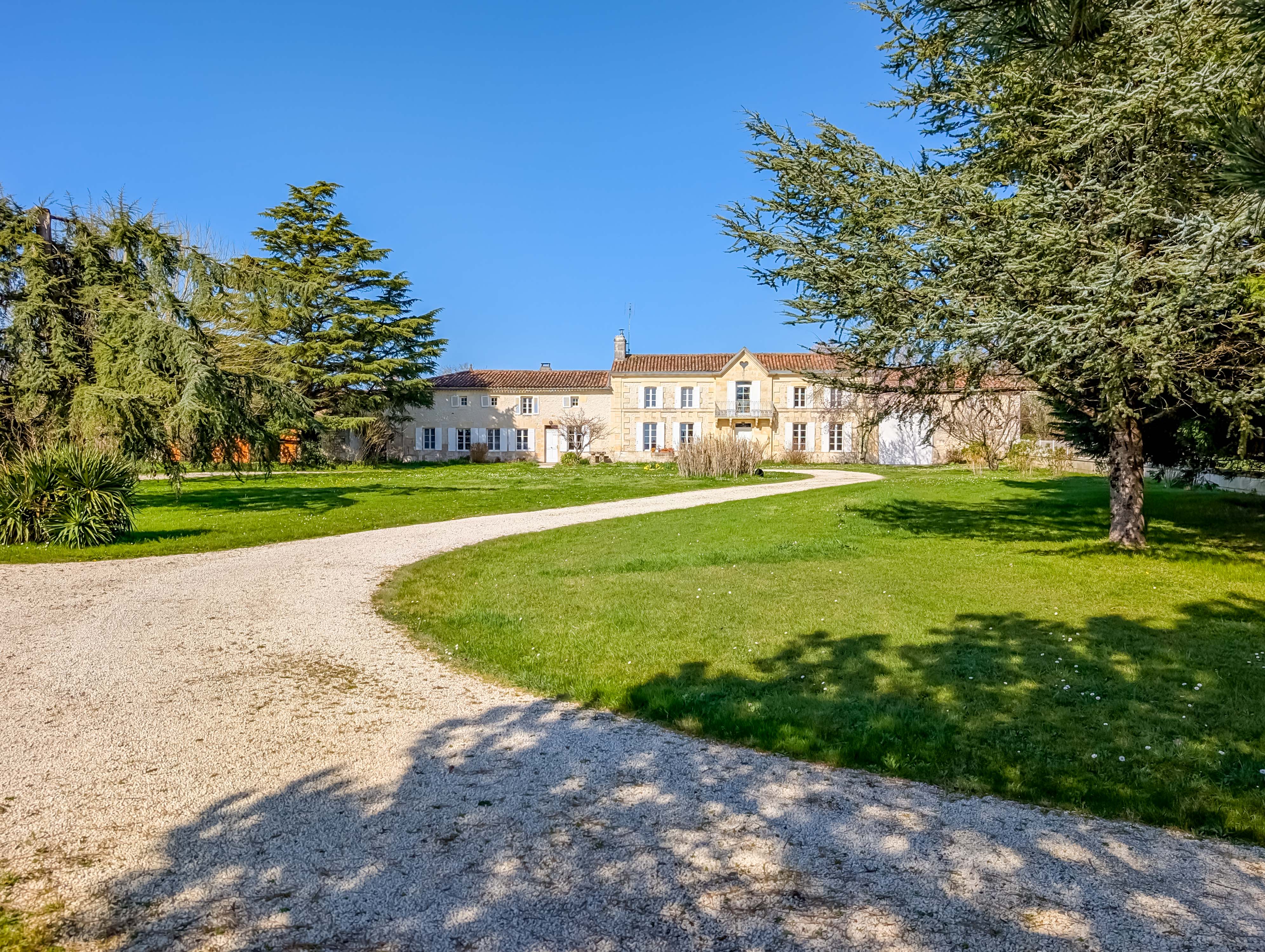 French property for sale in Semoussac, Charente-Maritime - €460,000 - photo 