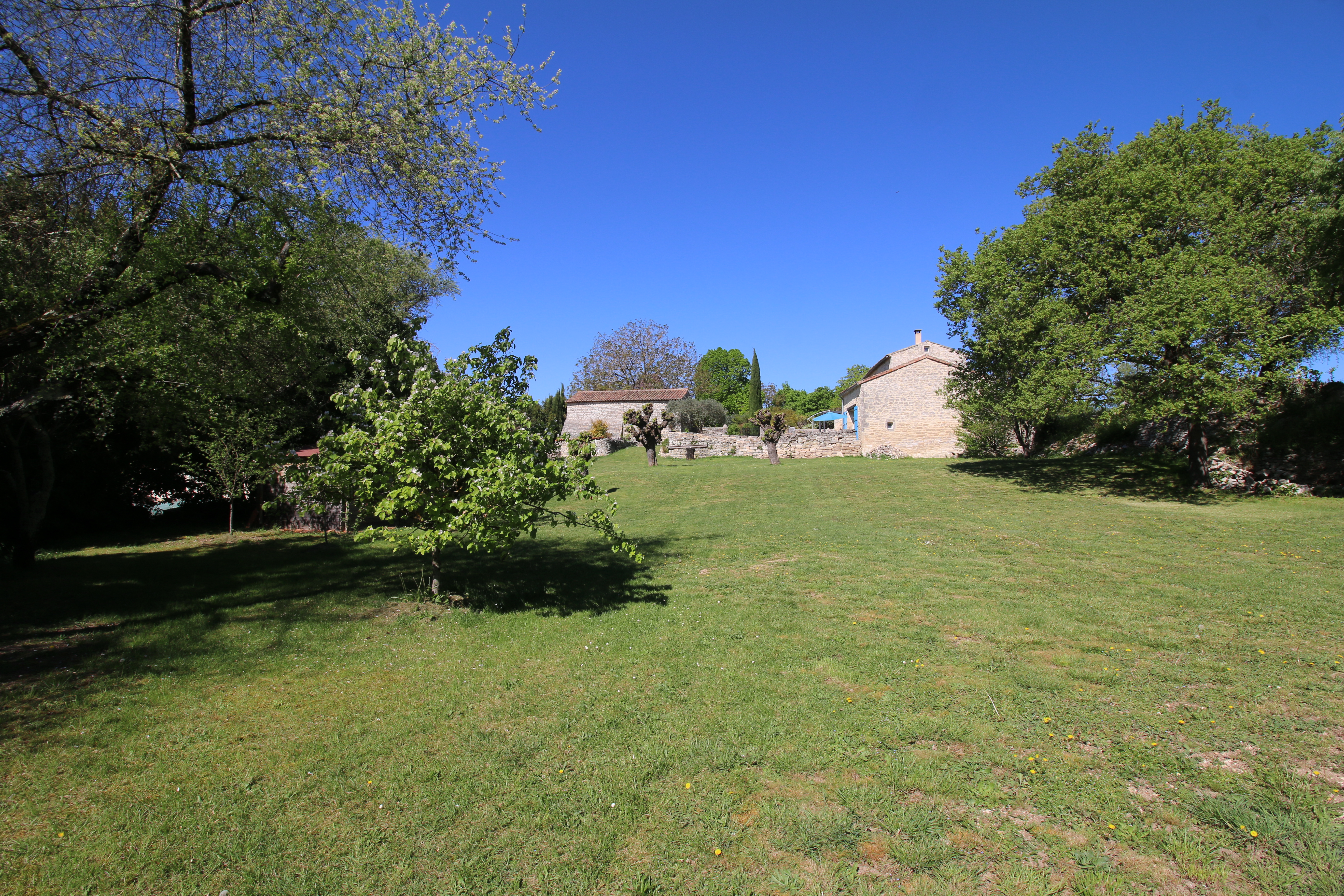 Propriété en France à vendre à Barjac, Gard - €635 000 - photo 