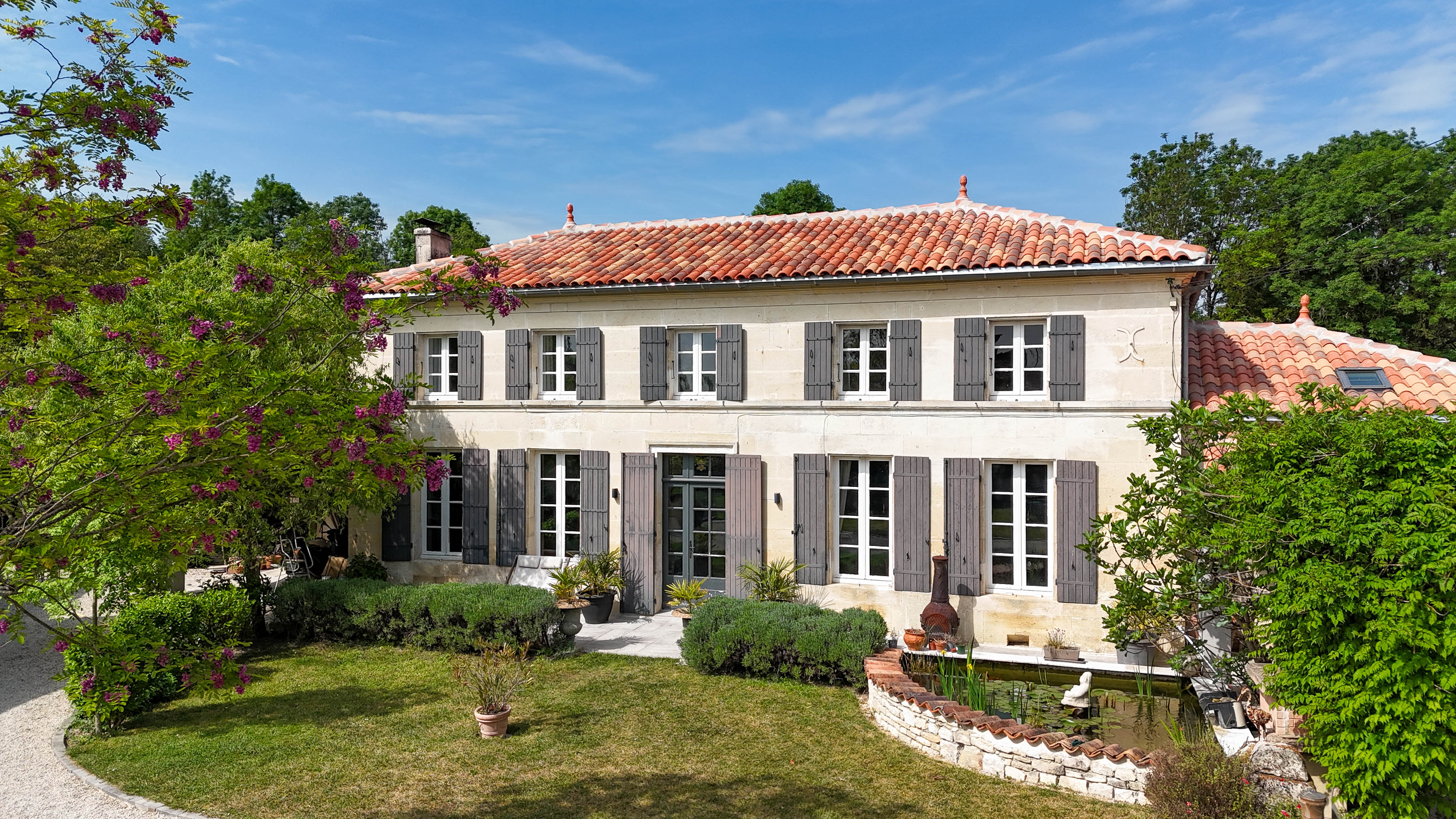 Propriété en France à vendre à Mons, Charente-Maritime - €595 000 - photo 