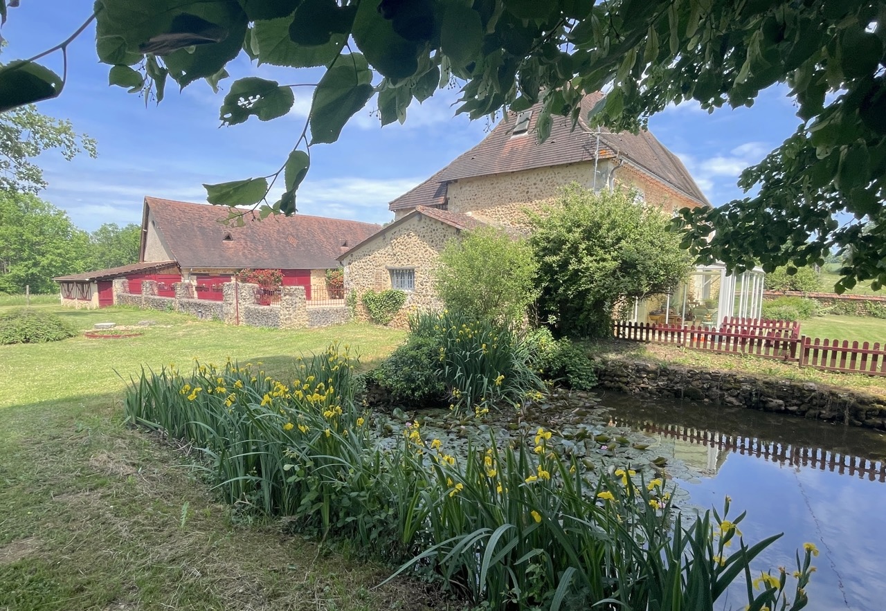 French property for sale in Lacropte, Dordogne - €649,500 - photo 