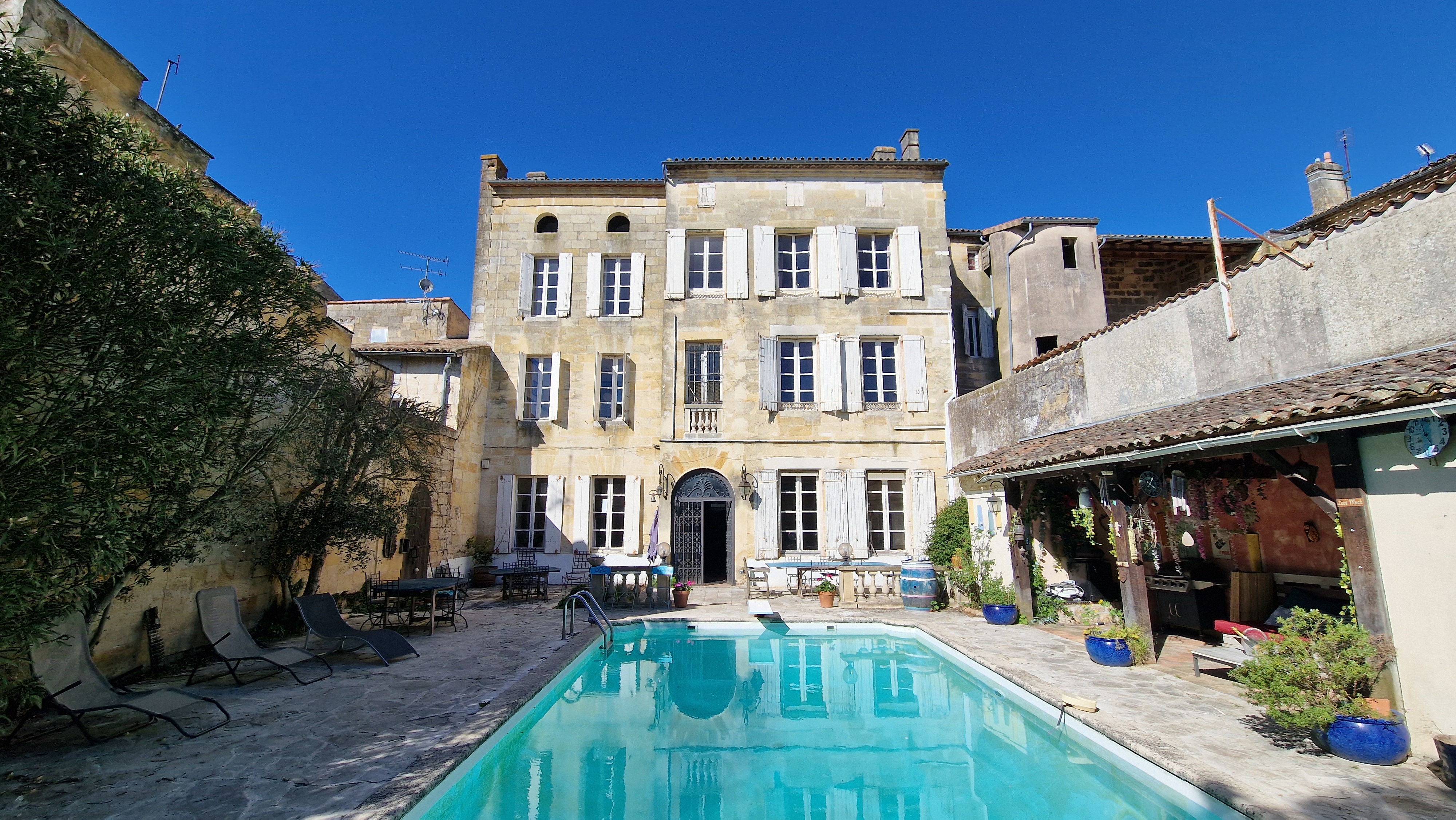French property for sale in Castillon-la-Bataille, Gironde - €975,000 - photo 