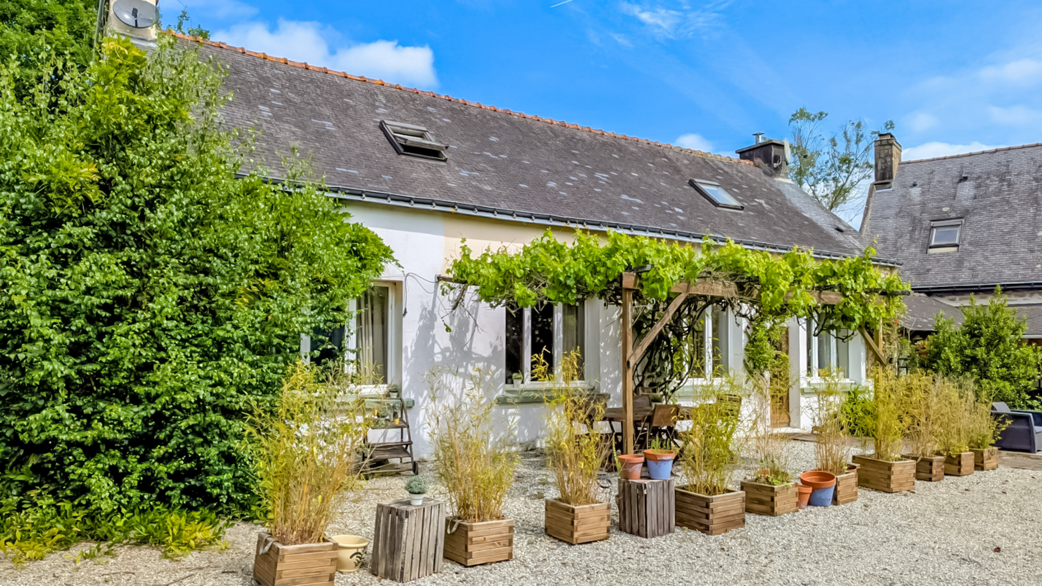 French property for sale in Lignol, Morbihan - €846,940 - photo 