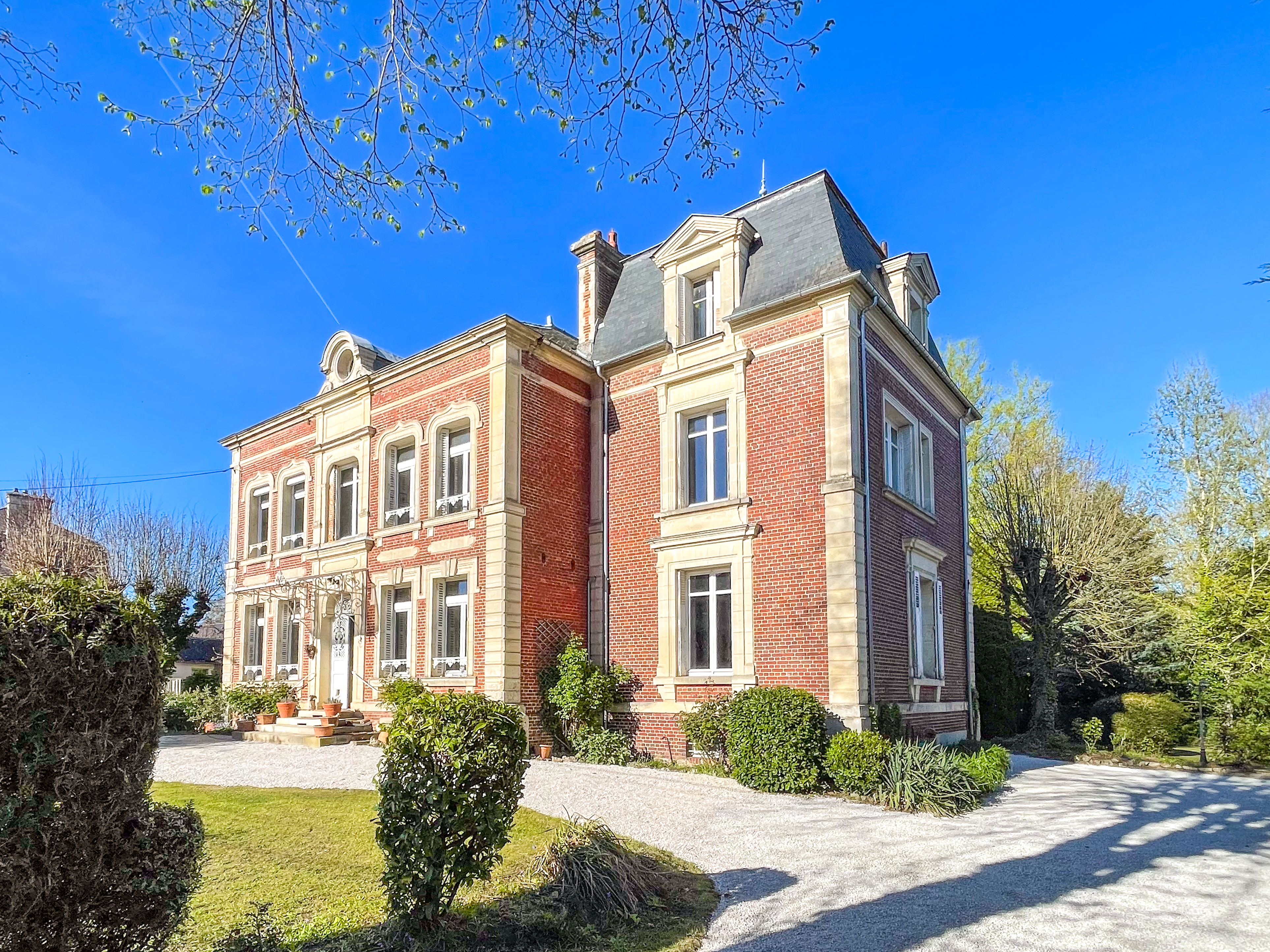 French property for sale in Mouy, Oise - €780,000 - photo 