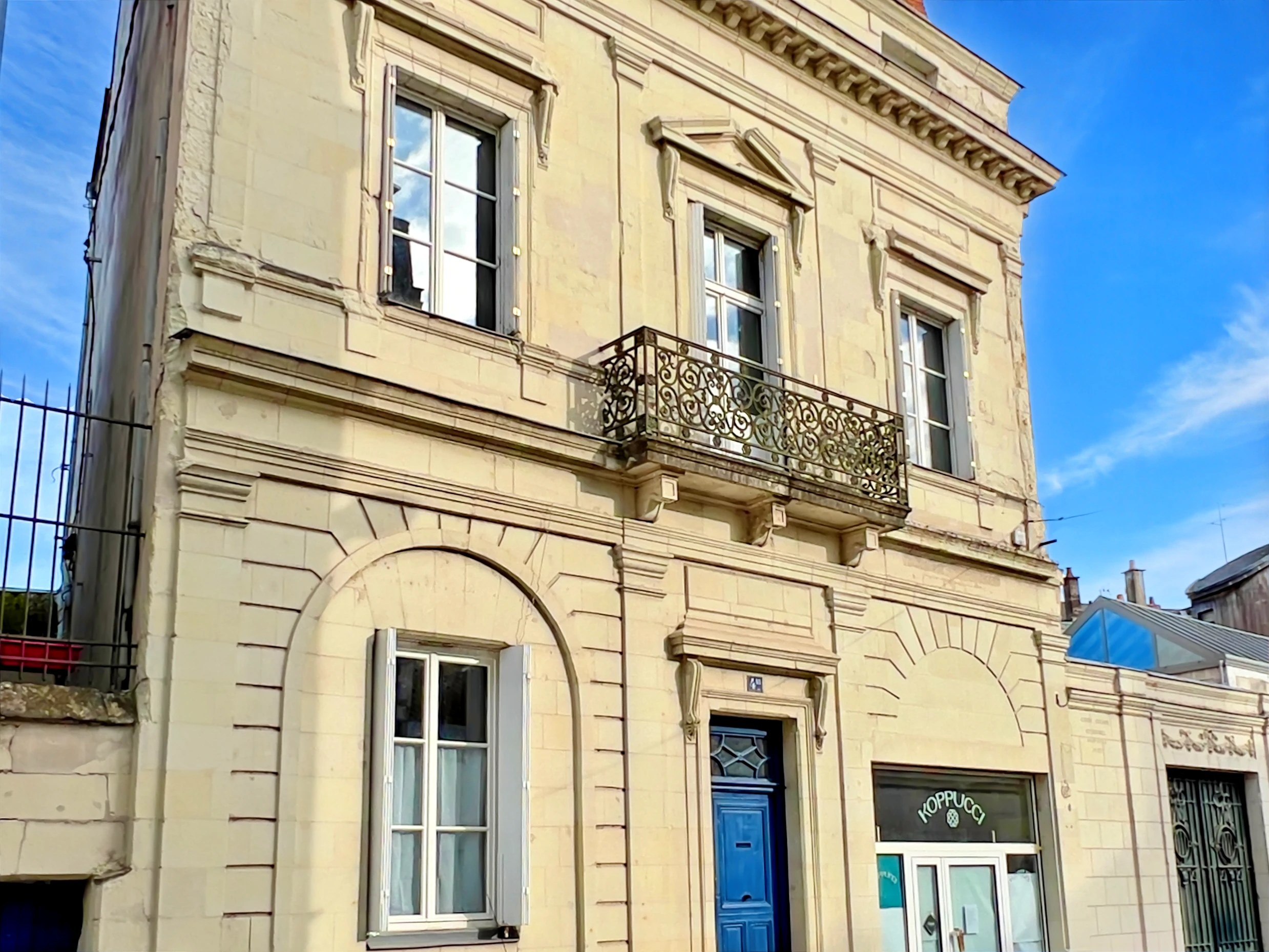 French property for sale in Saumur, Maine-et-Loire - €575,000 - photo 