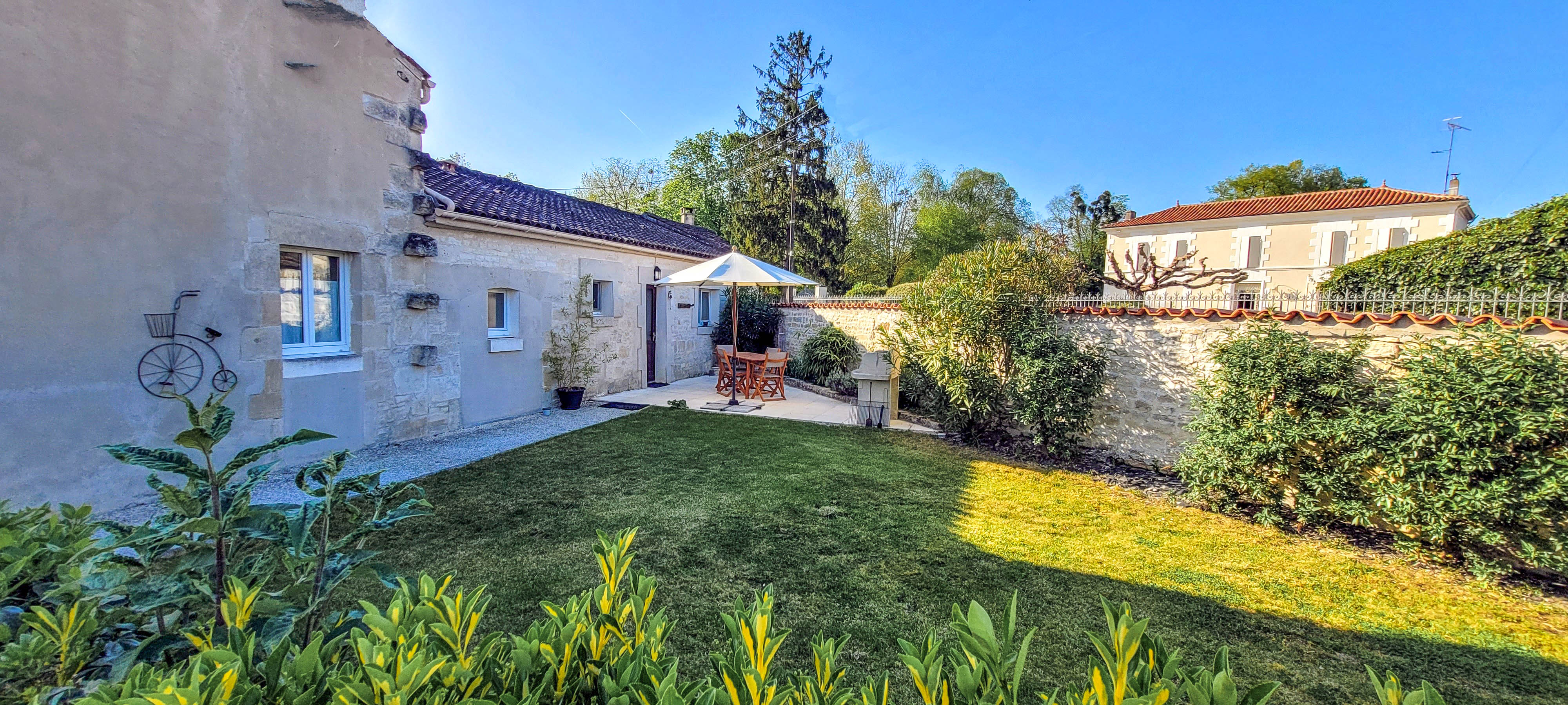 Propriété en France à vendre à Mons, Charente-Maritime - €595 000 - photo 