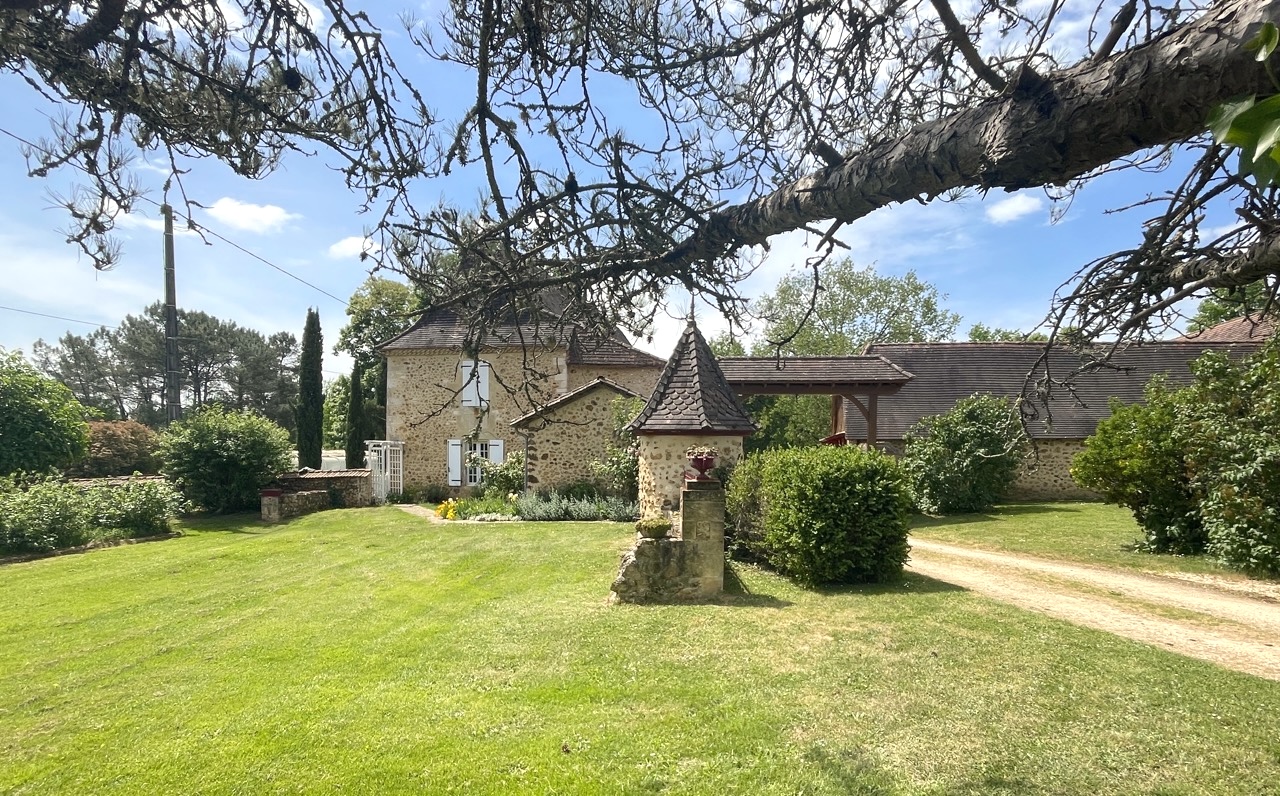 French property for sale in Lacropte, Dordogne - €649,500 - photo 