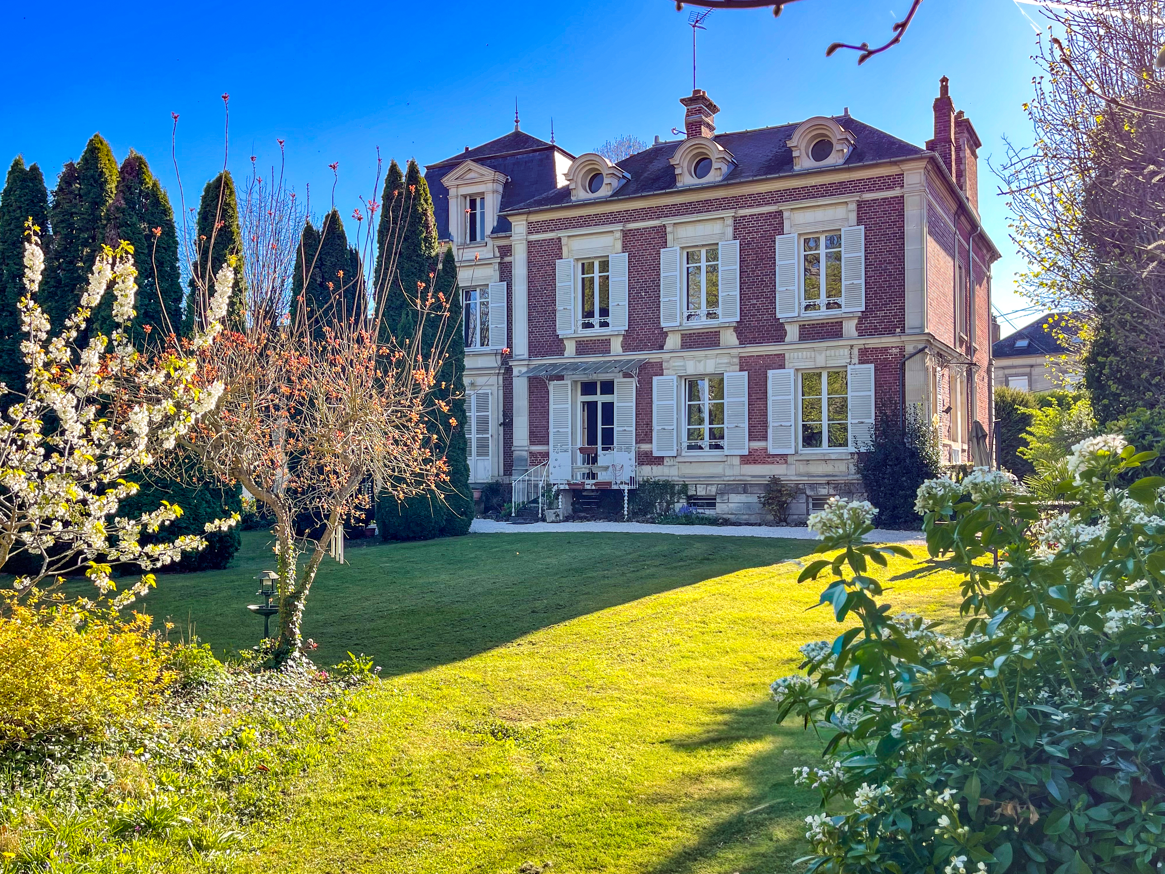 French property for sale in Mouy, Oise - €780,000 - photo 