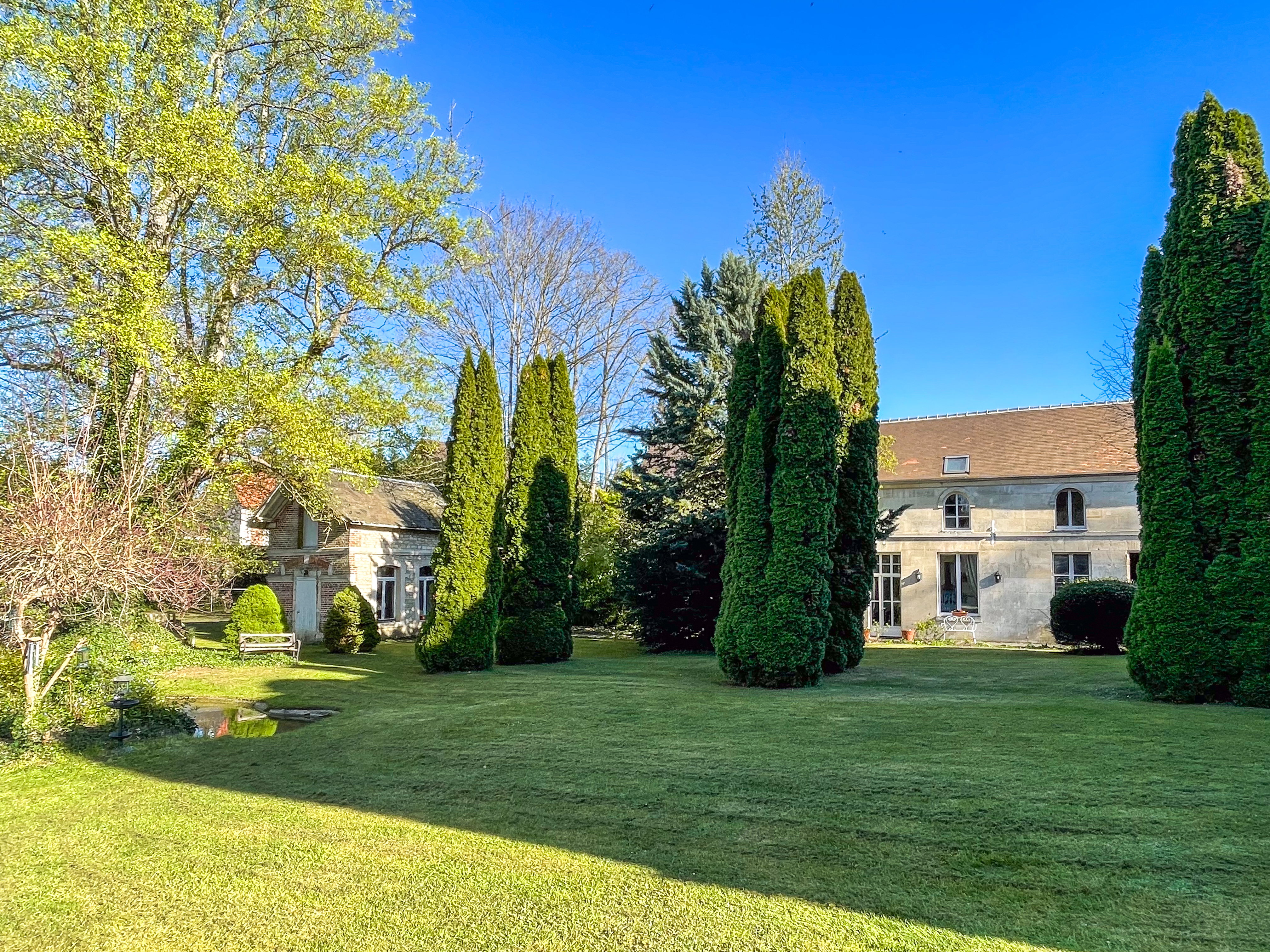 French property for sale in Mouy, Oise - €780,000 - photo 