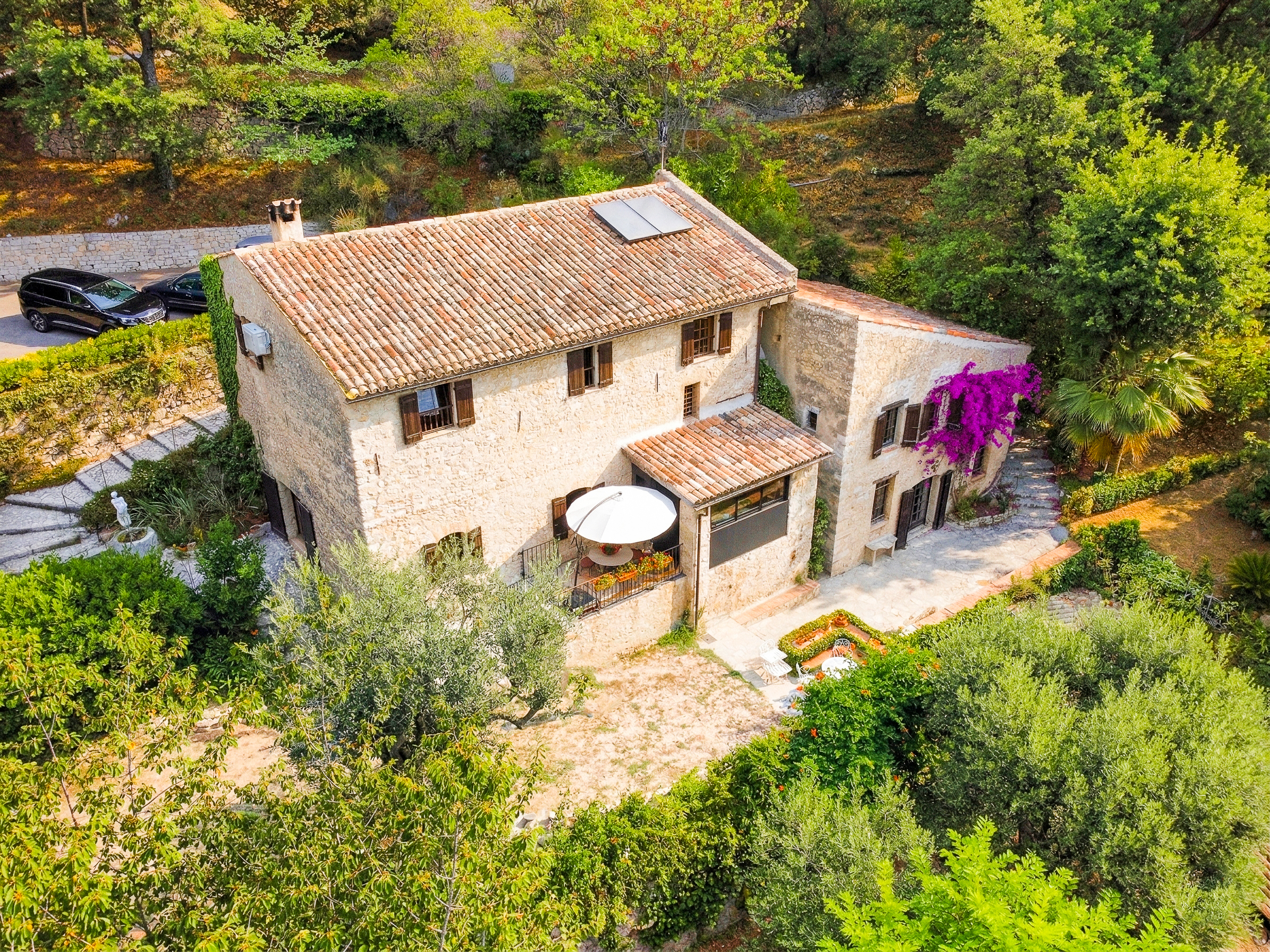 French property for sale in Carros, Alpes-Maritimes - €945,000 - photo 
