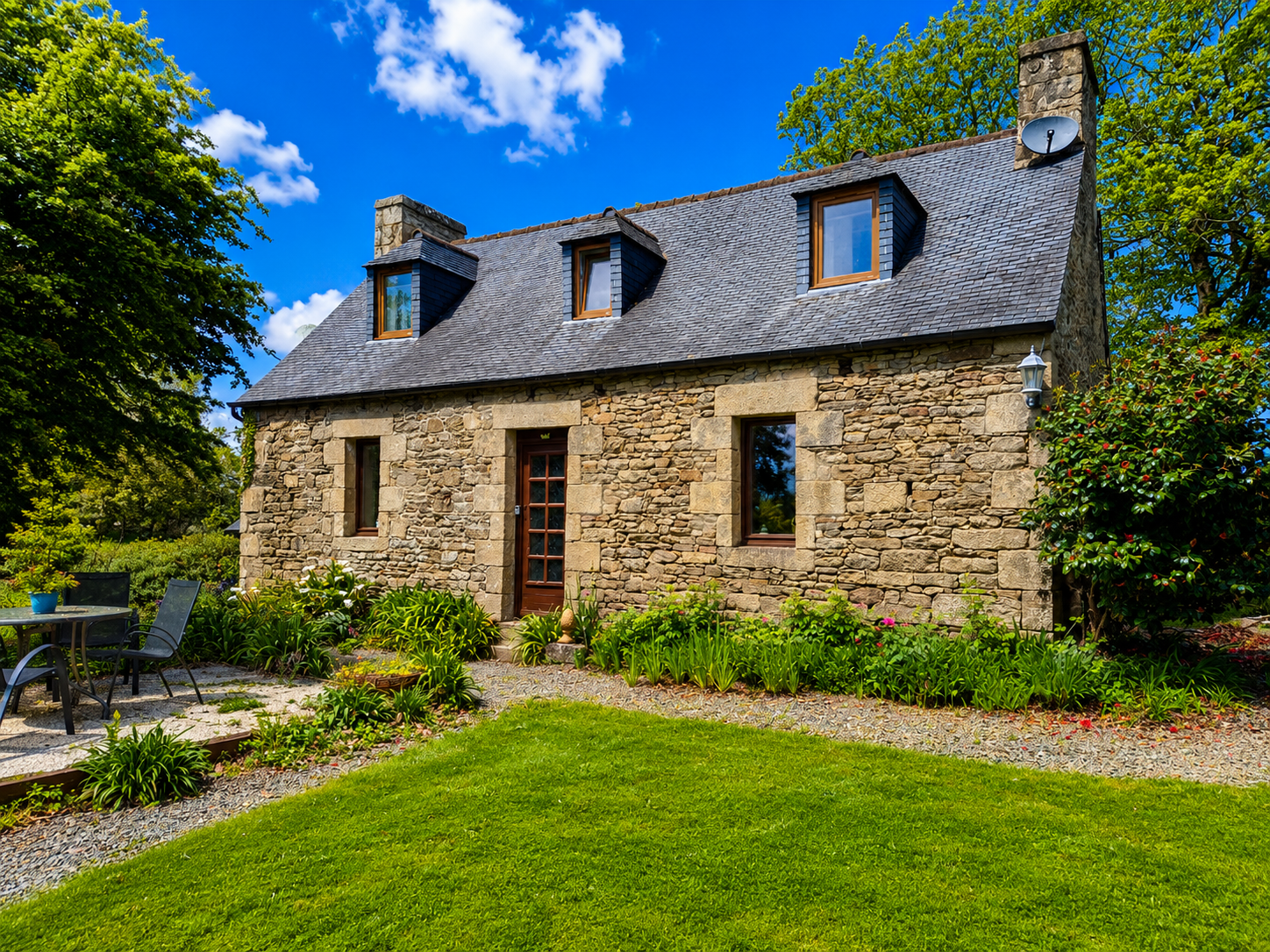 French property for sale in Loguivy-Plougras, Côtes-d'Armor - €662,500 - photo 