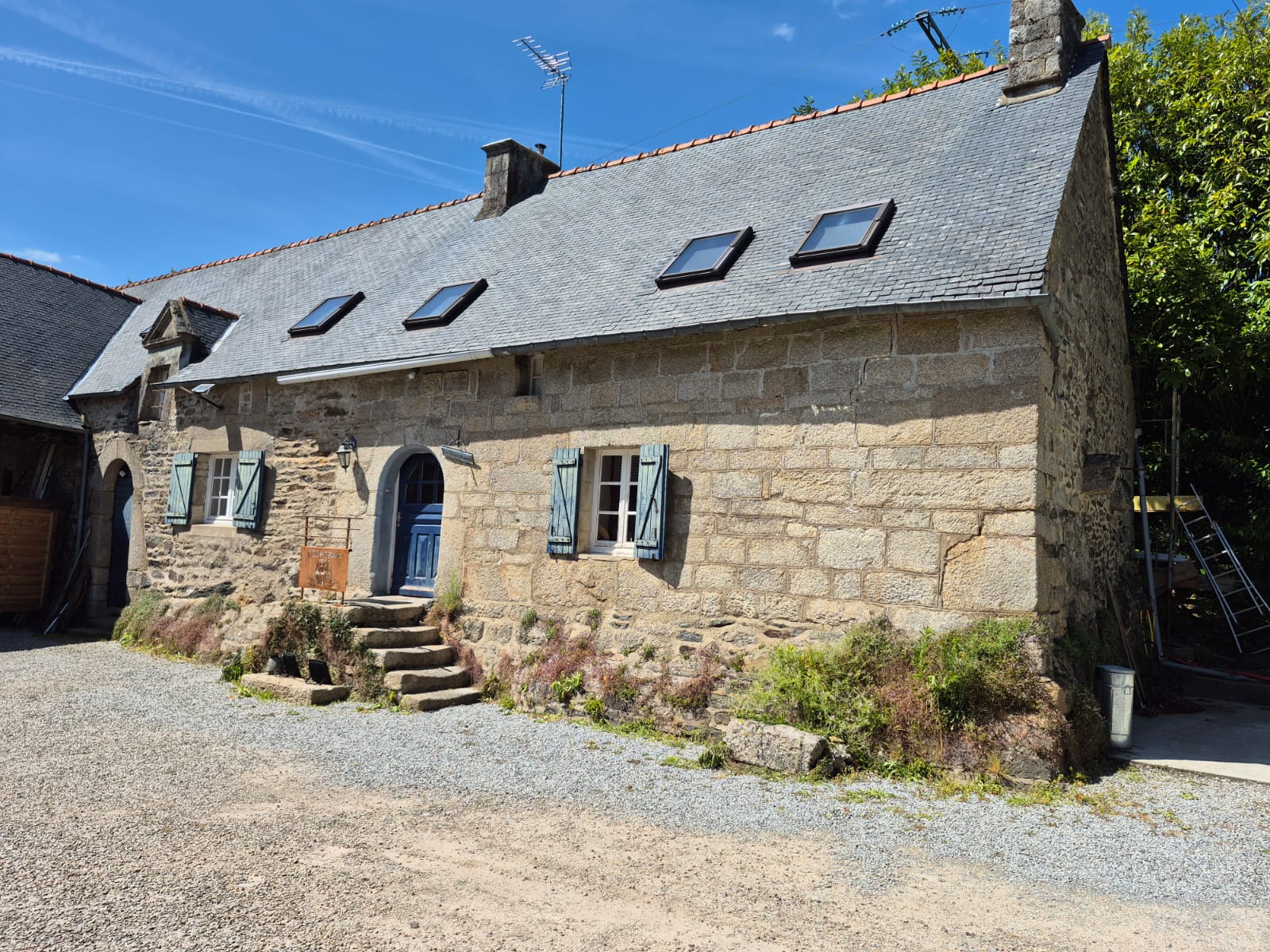 French property for sale in Cléguérec, Morbihan - €901,000 - photo 