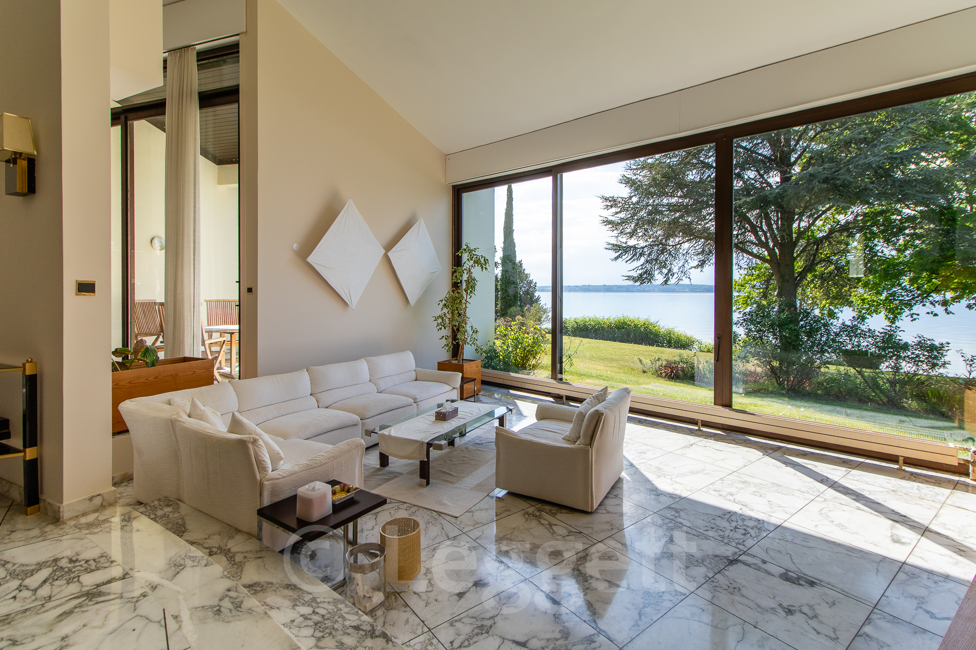 Propriété en France à vendre à Anthy-sur-Léman, Haute-Savoie - €15 000 000 - photo 
