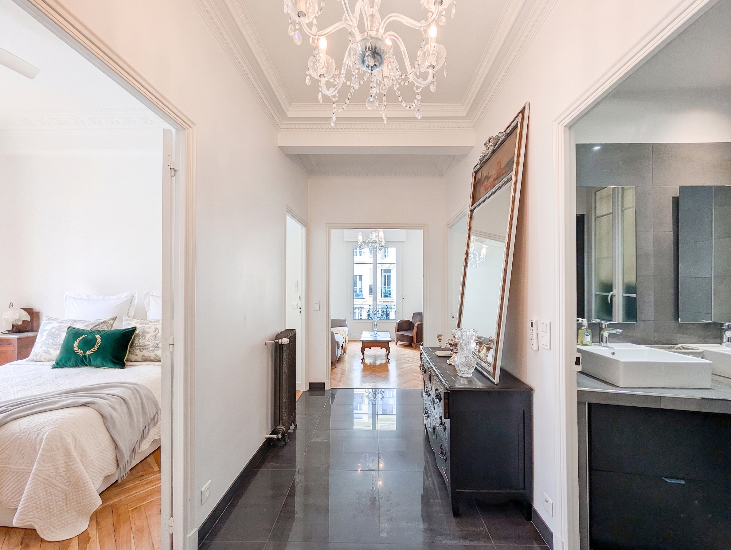 French property for sale in Nice, Alpes-Maritimes - €649,000 - photo 