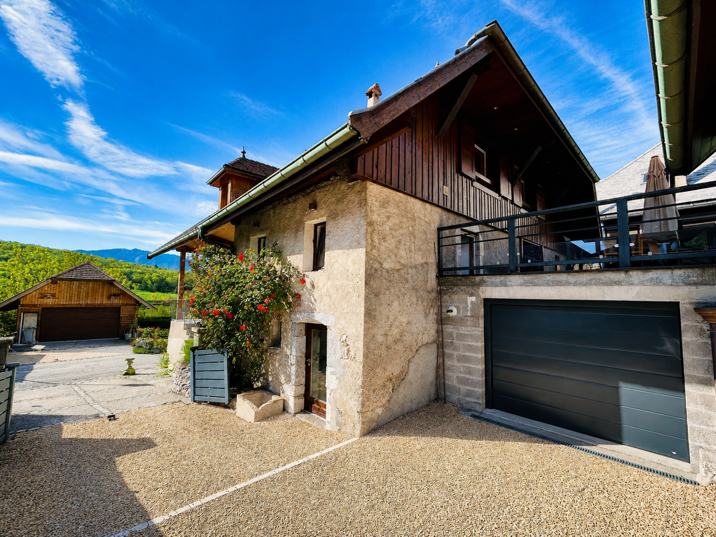 French property for sale in Talloires, Haute-Savoie - €1,025,000 - photo 