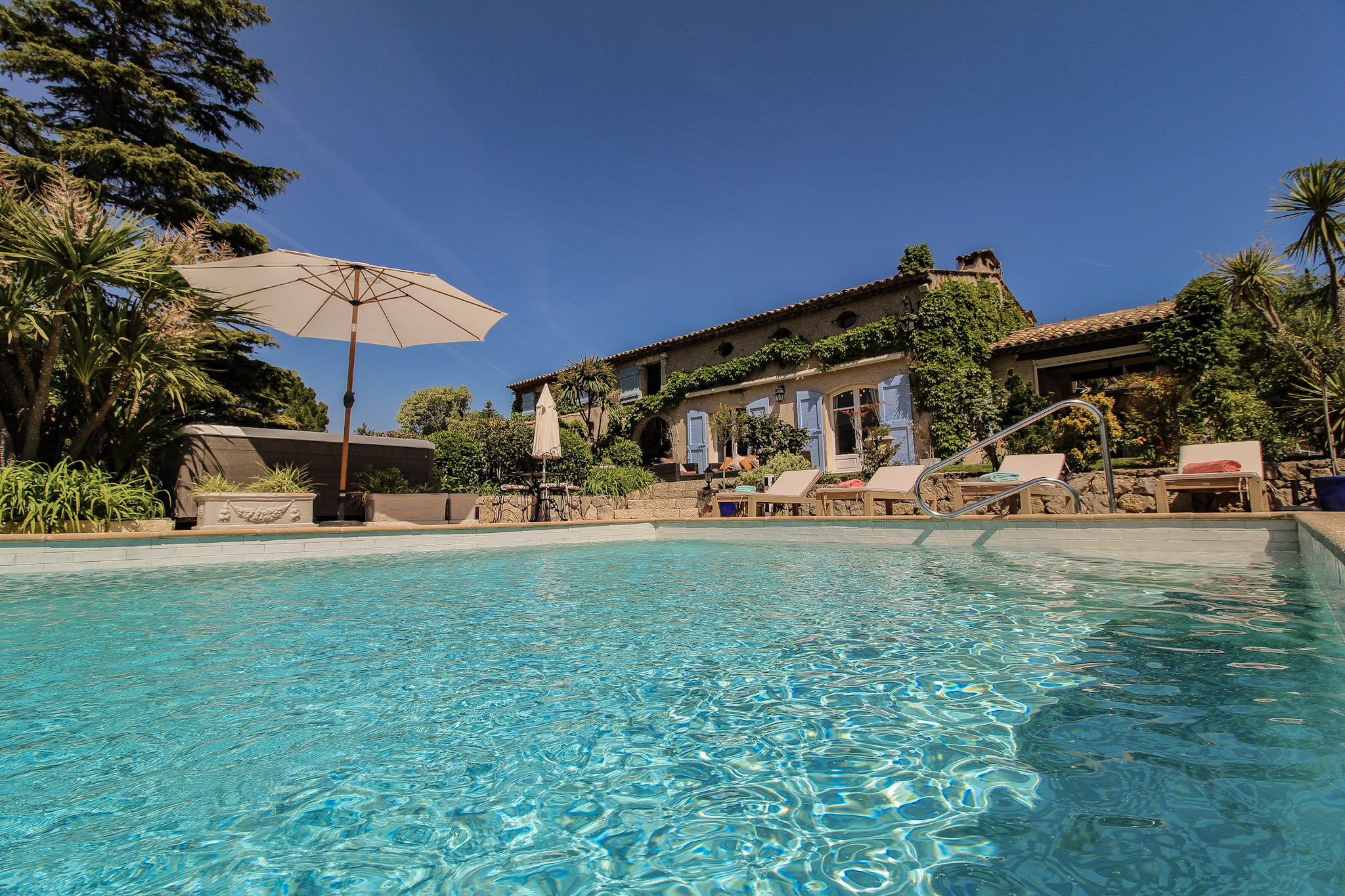 French property for sale in Châteauneuf-Grasse, Alpes-Maritimes - €3,190,000 - photo 