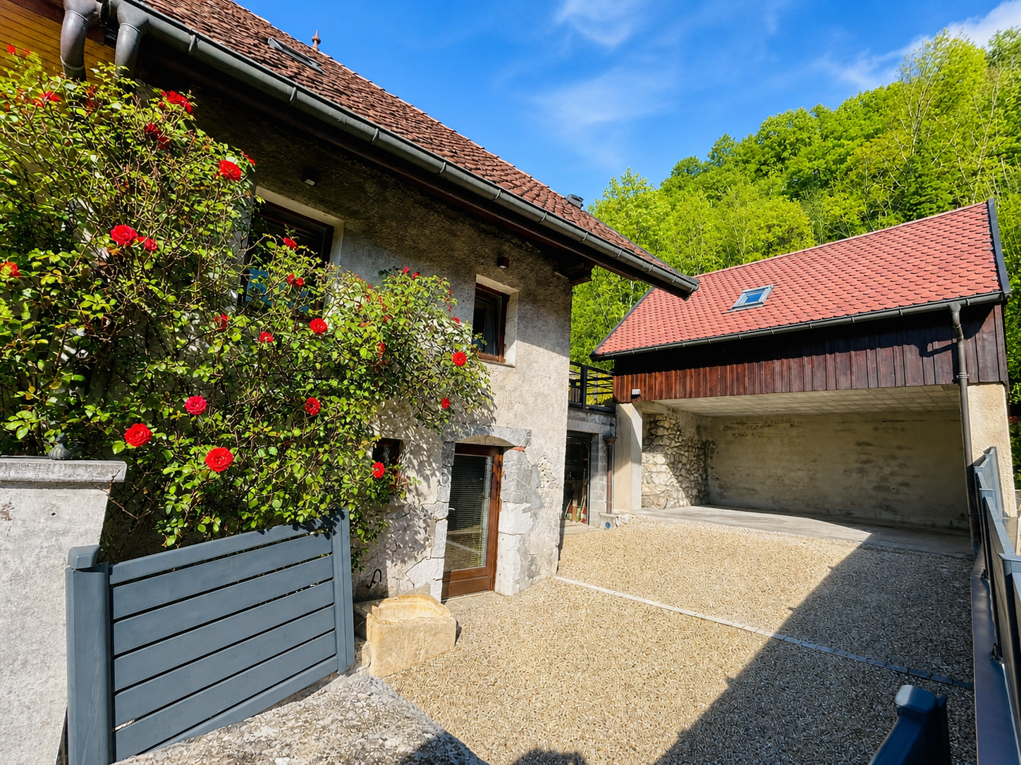 French property for sale in Talloires, Haute-Savoie - €1,025,000 - photo 