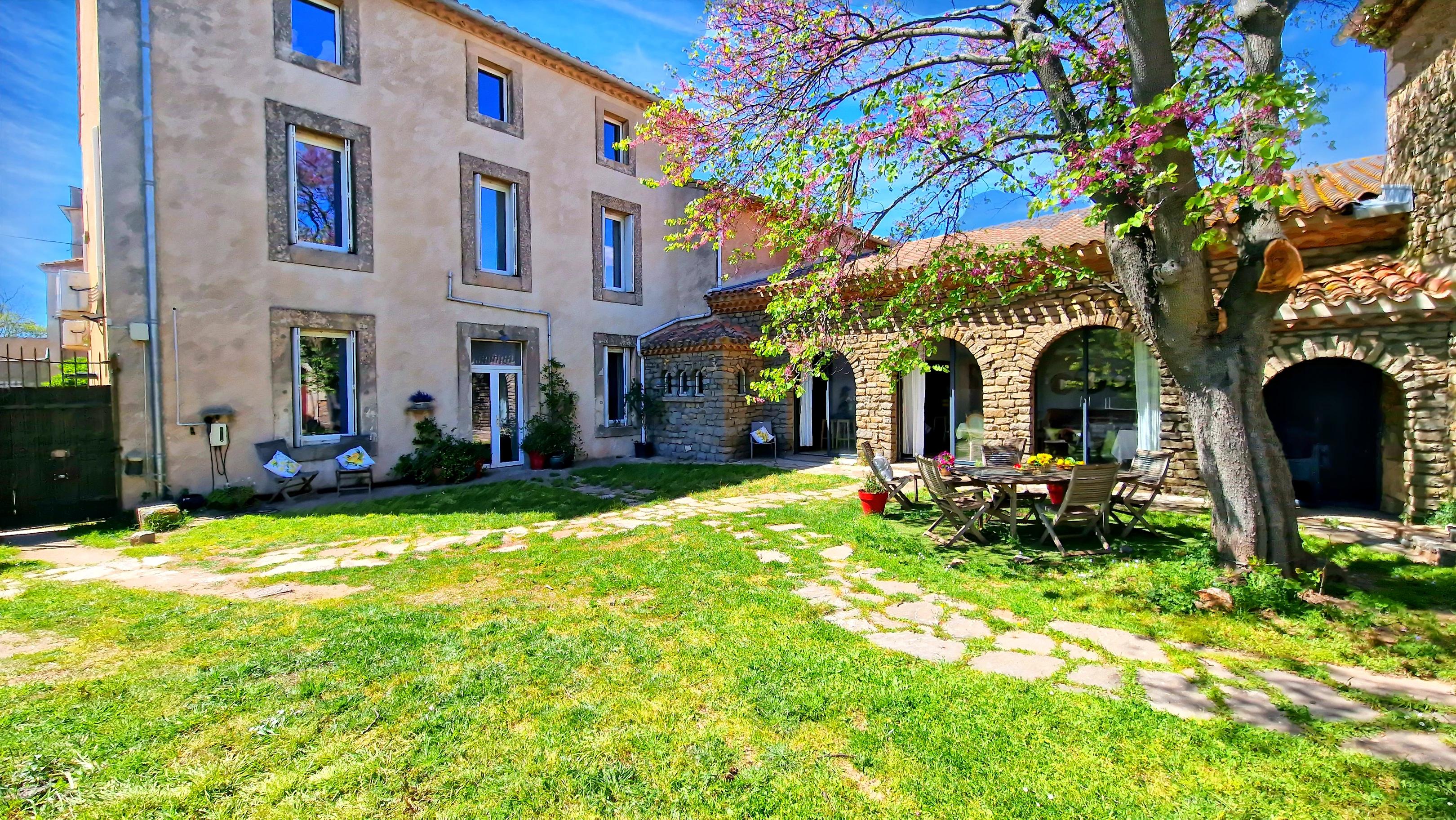 French property for sale in Moux, Aude - €450,000 - photo 