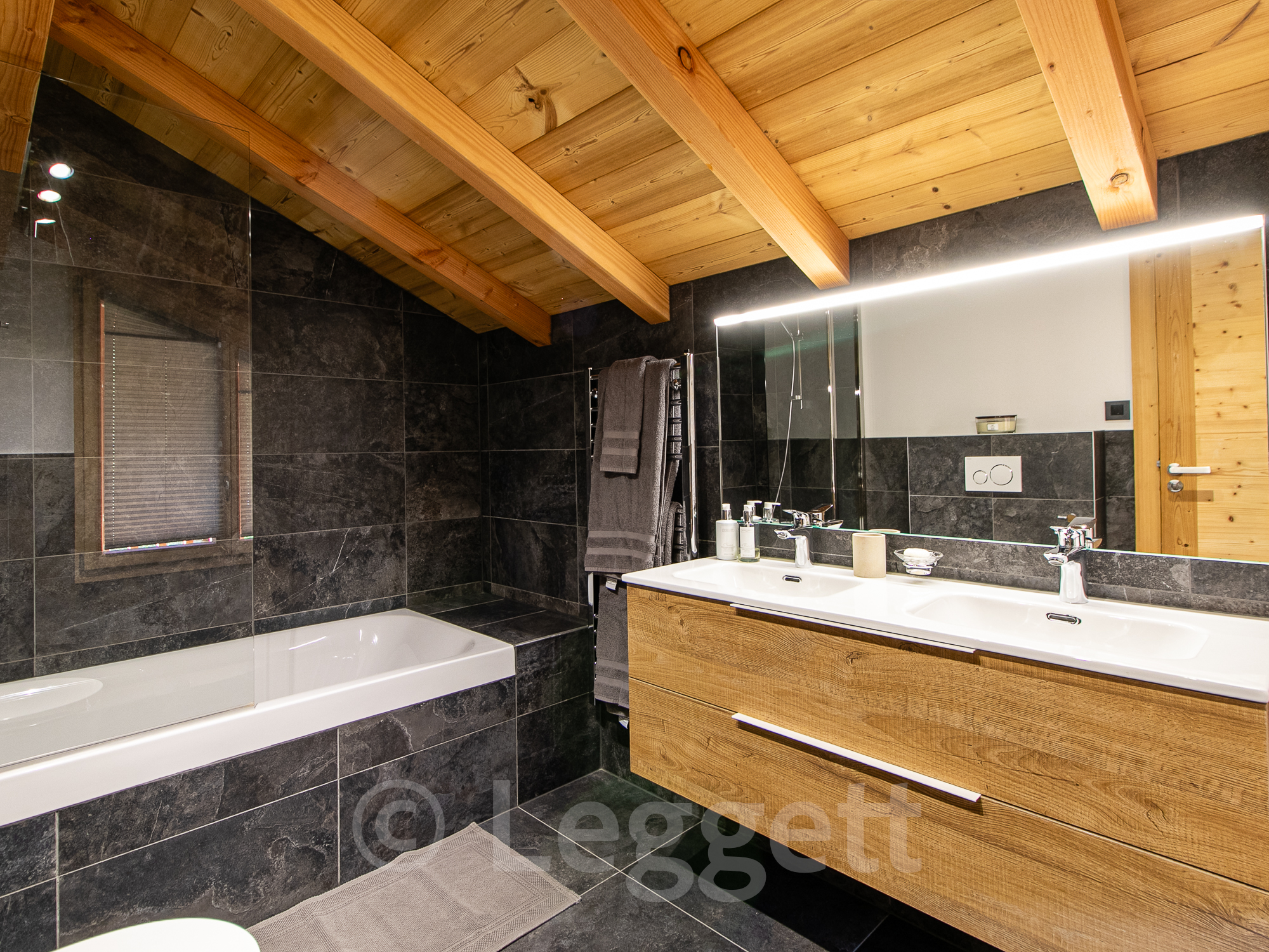 French property for sale in Samoëns, Haute-Savoie - €1,800,000 - photo 