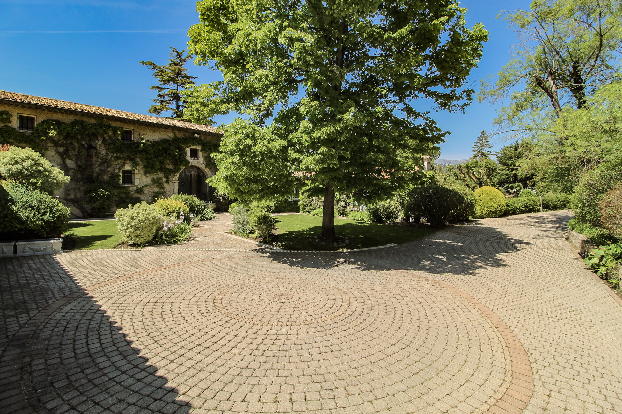 Propriété en France à vendre à Châteauneuf-Grasse, Alpes-Maritimes - €3 190 000 - photo 