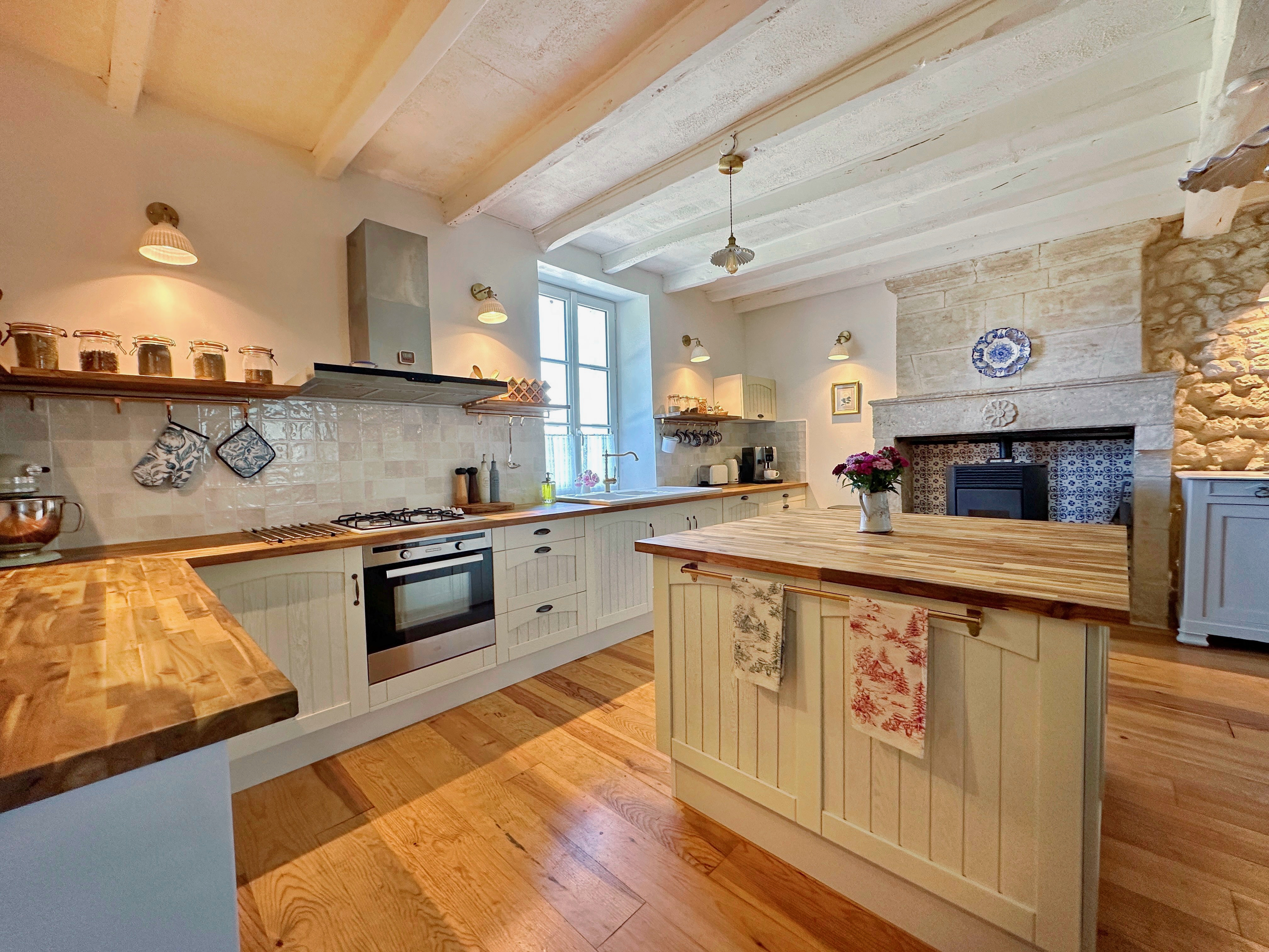 French property for sale in Saint-Romain, Charente - €795,000 - photo 