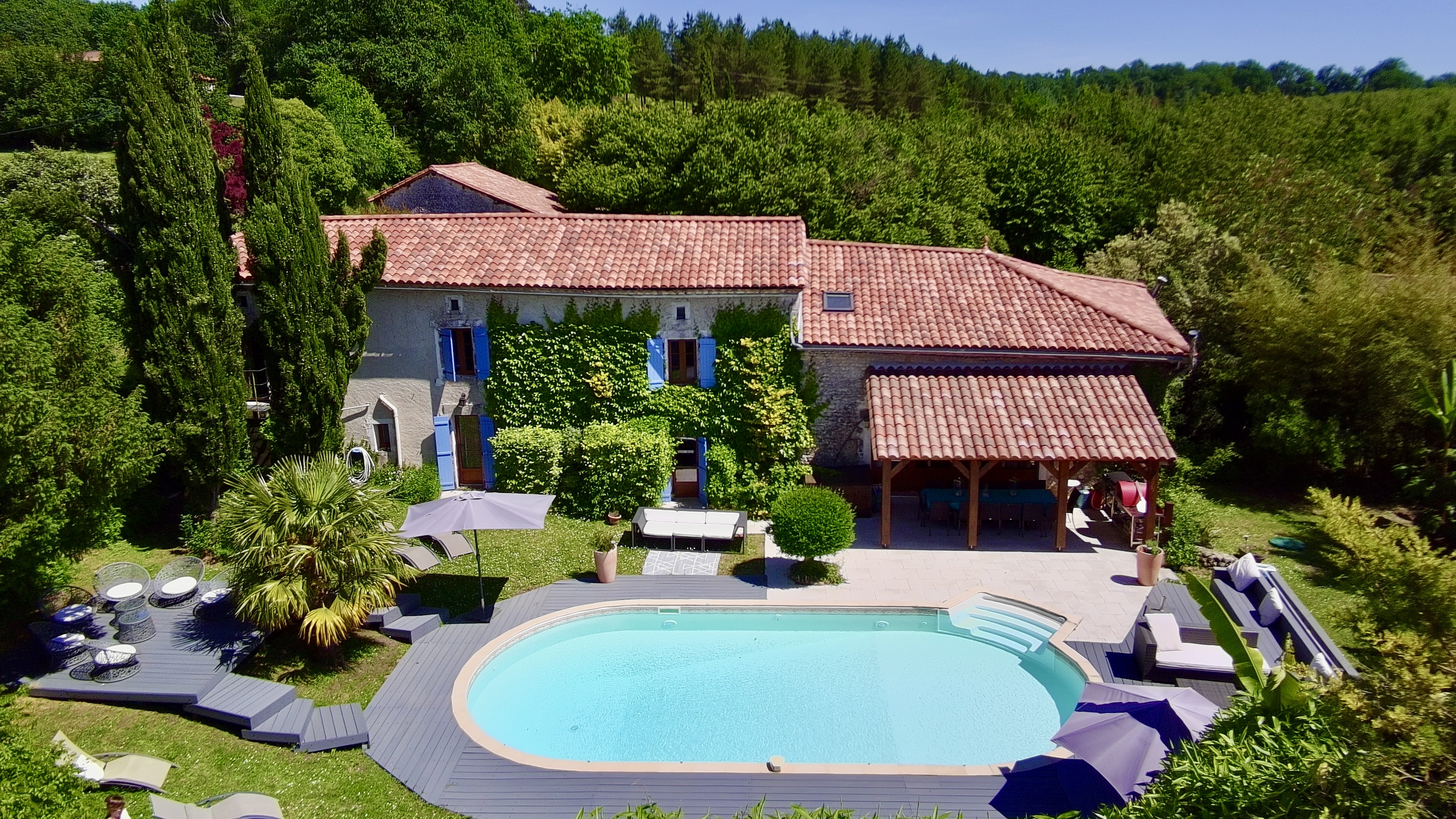 French property for sale in Nonac, Charente - €445,000 - photo 