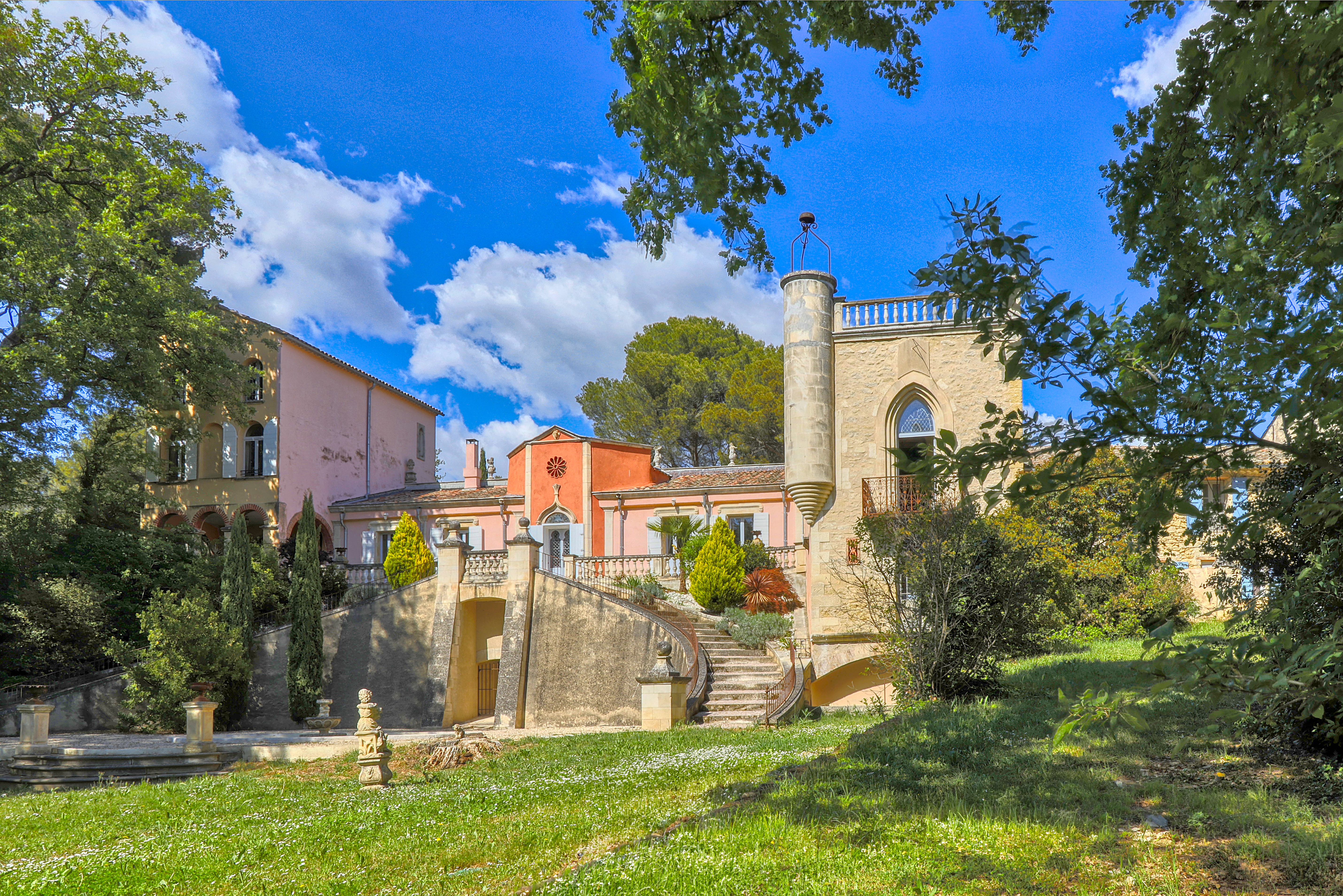 Propriété en France à vendre à Lourmarin, Vaucluse - €1 700 000 - photo 