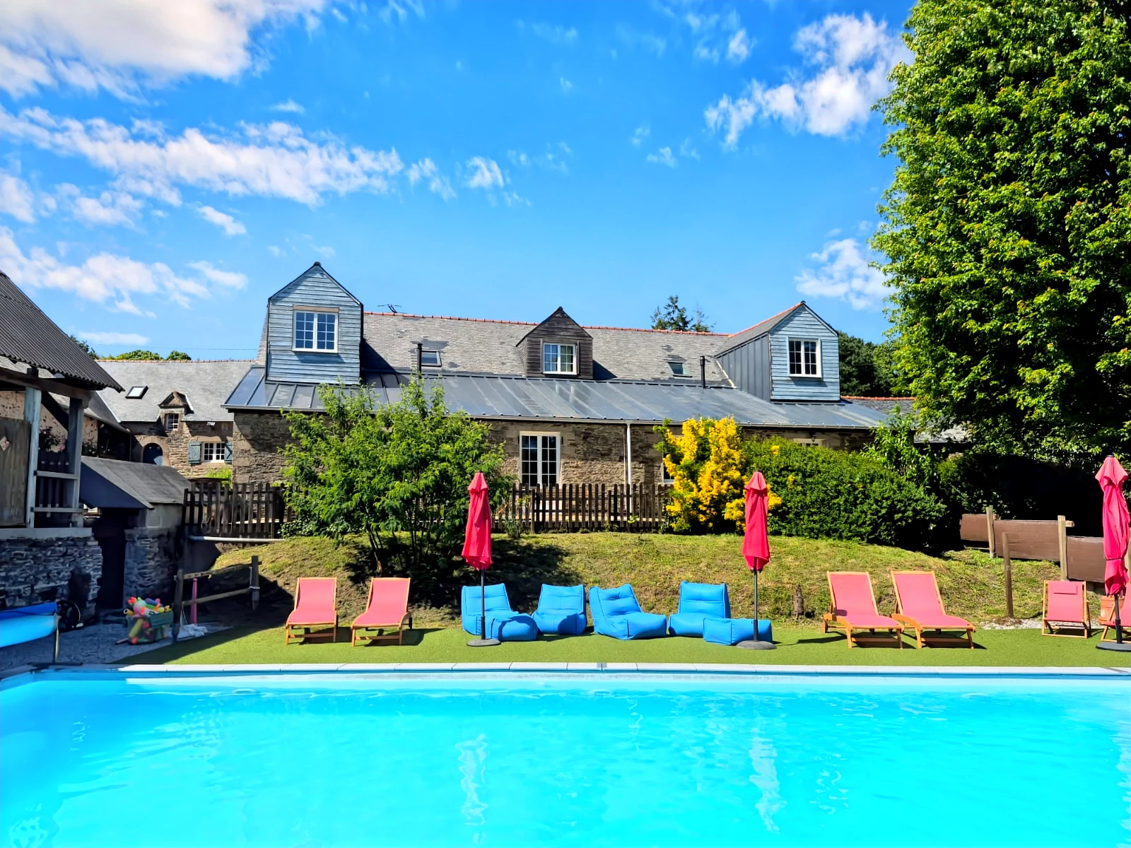 French property for sale in Cléguérec, Morbihan - €901,000 - photo 